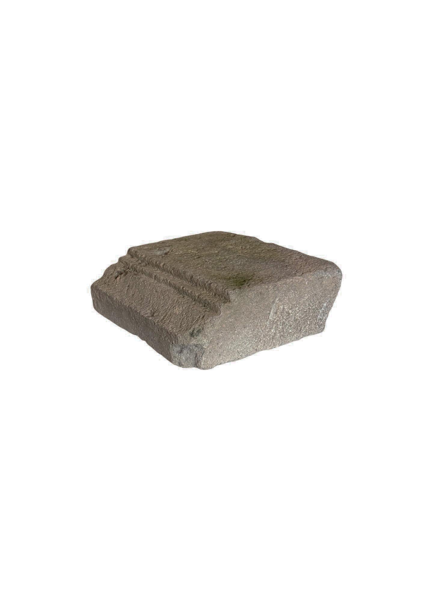 Indonésien Ancien bloc de pierre du temple de Majapahit à Java, Indonésie en vente