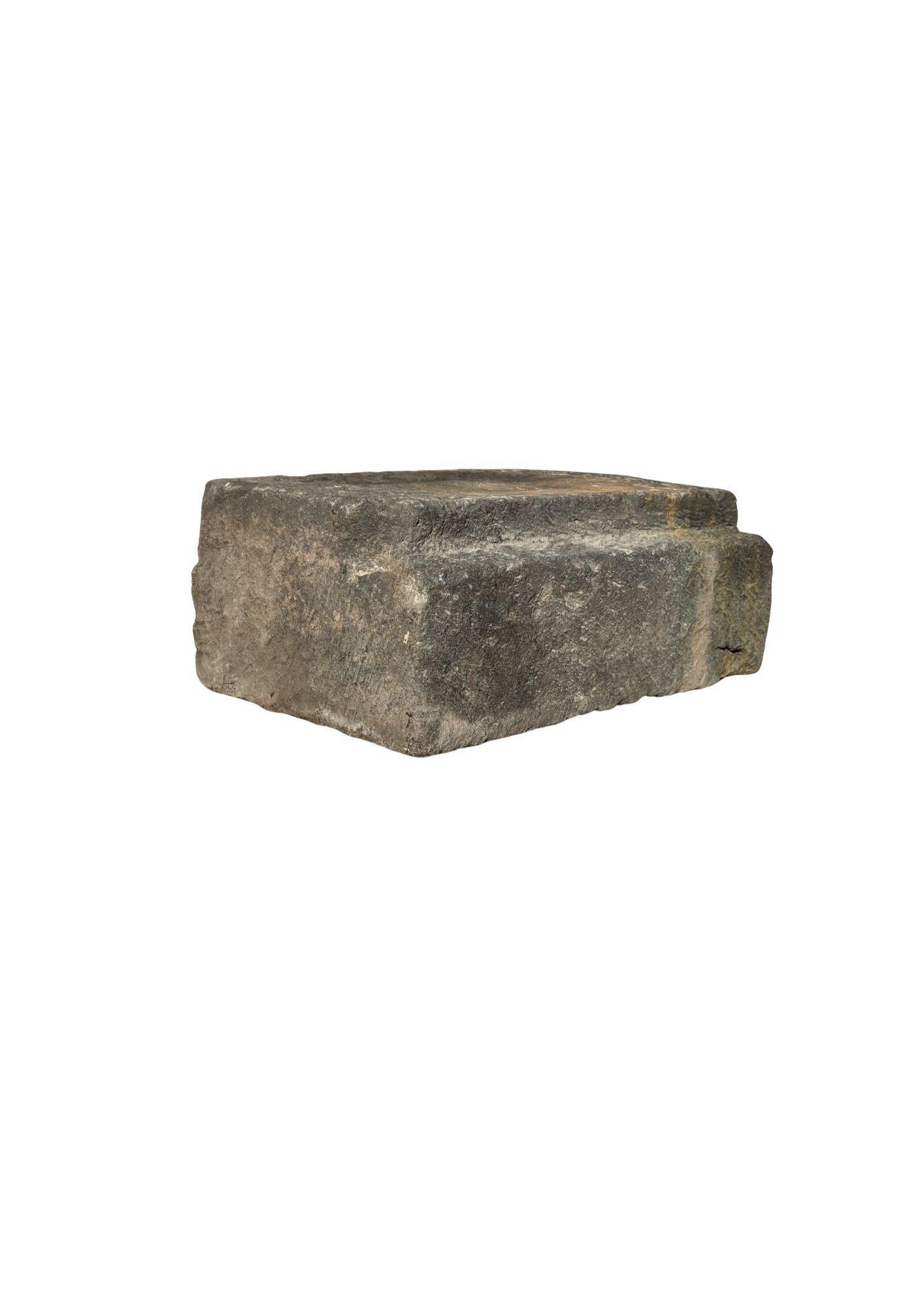 Sculpté Ancien bloc de pierre du temple de Majapahit à Java, Indonésie en vente