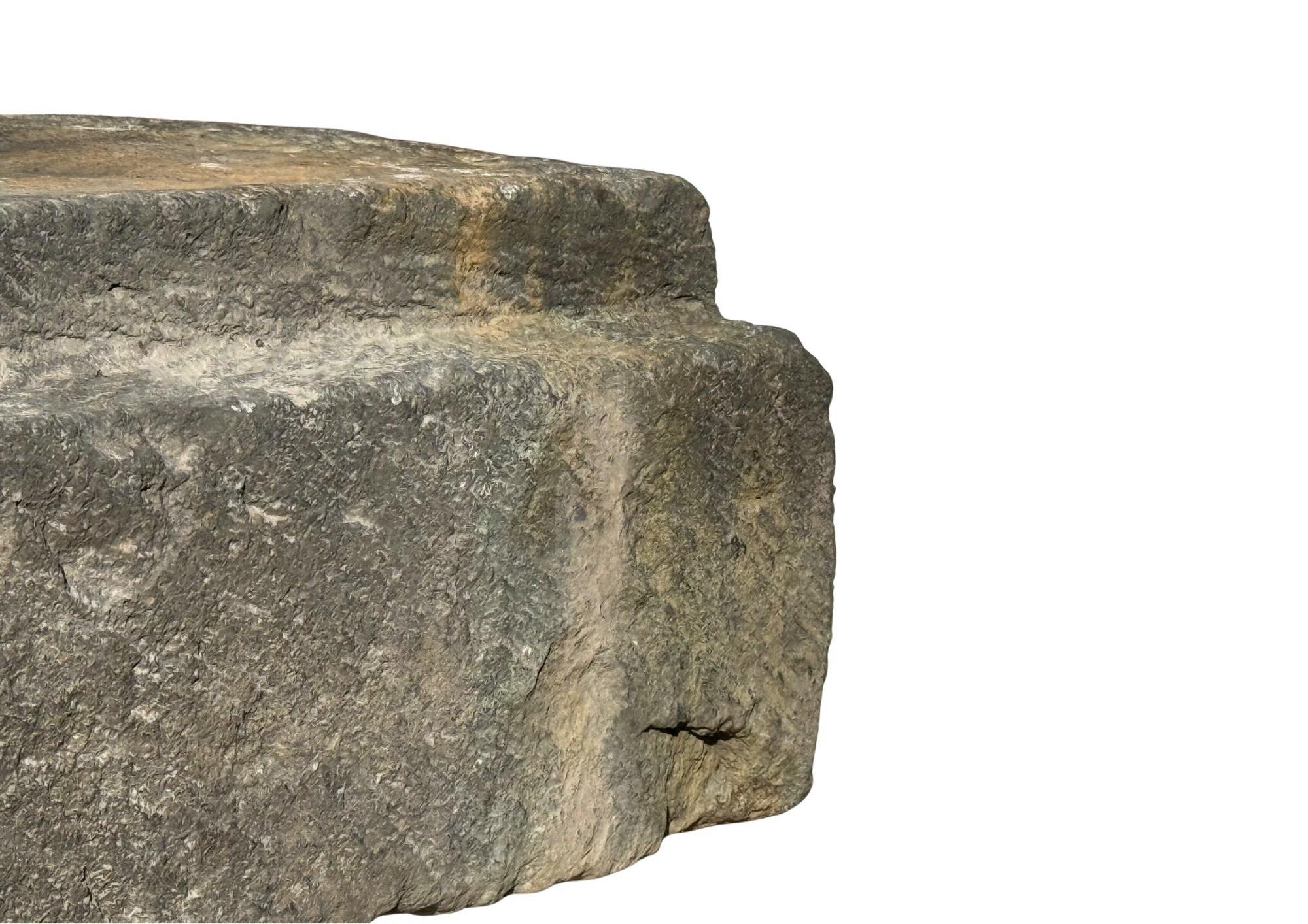 Ancien bloc de pierre du temple de Majapahit à Java, Indonésie Bon état - En vente à Jimbaran, Bali