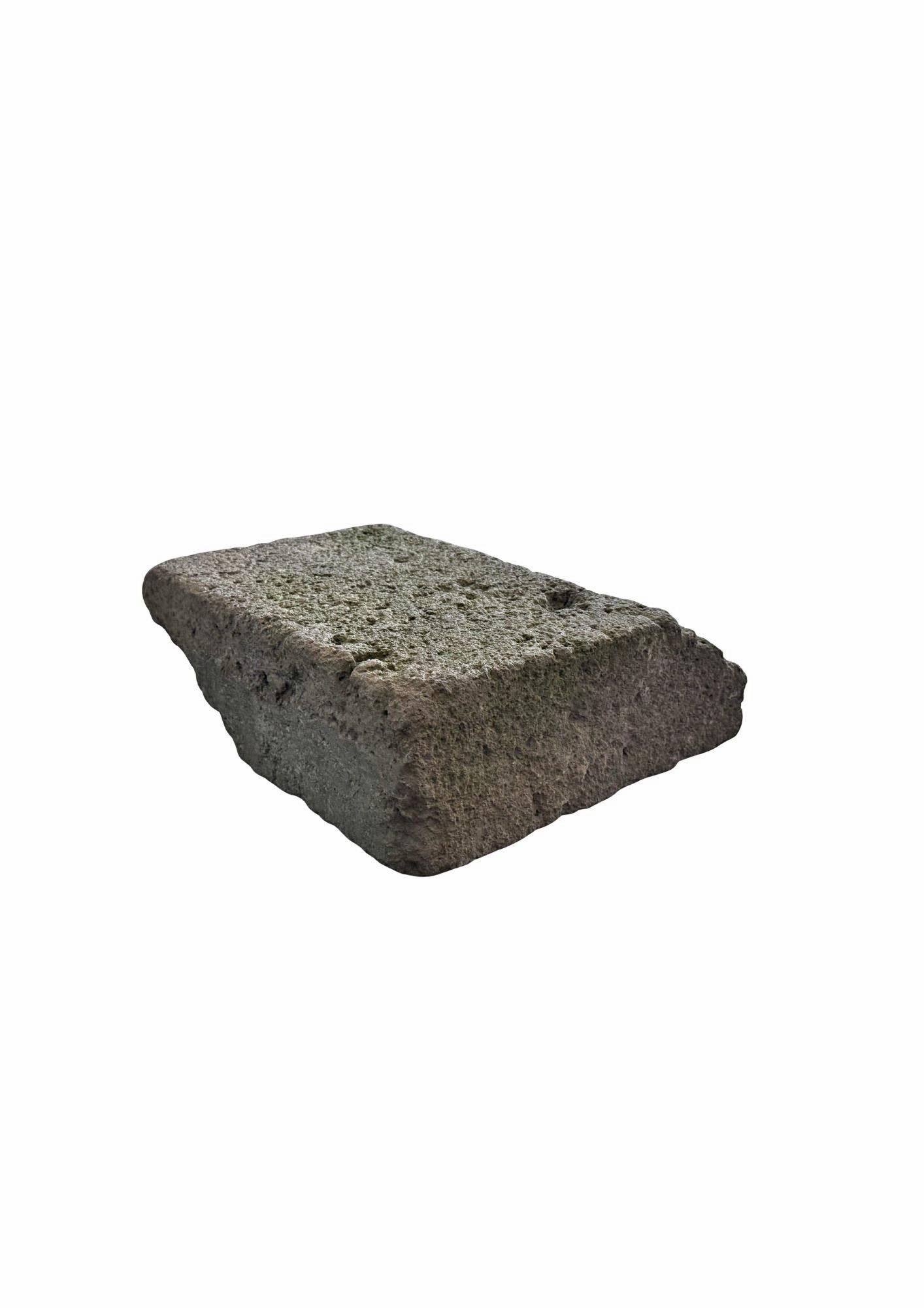 Pierre Ancien bloc de pierre du temple de Majapahit à Java, Indonésie en vente