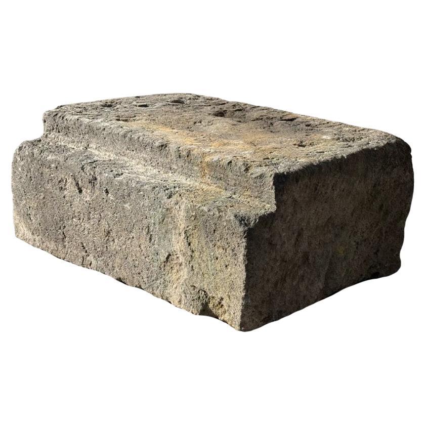 Ancien bloc de pierre du temple de Majapahit à Java, Indonésie en vente