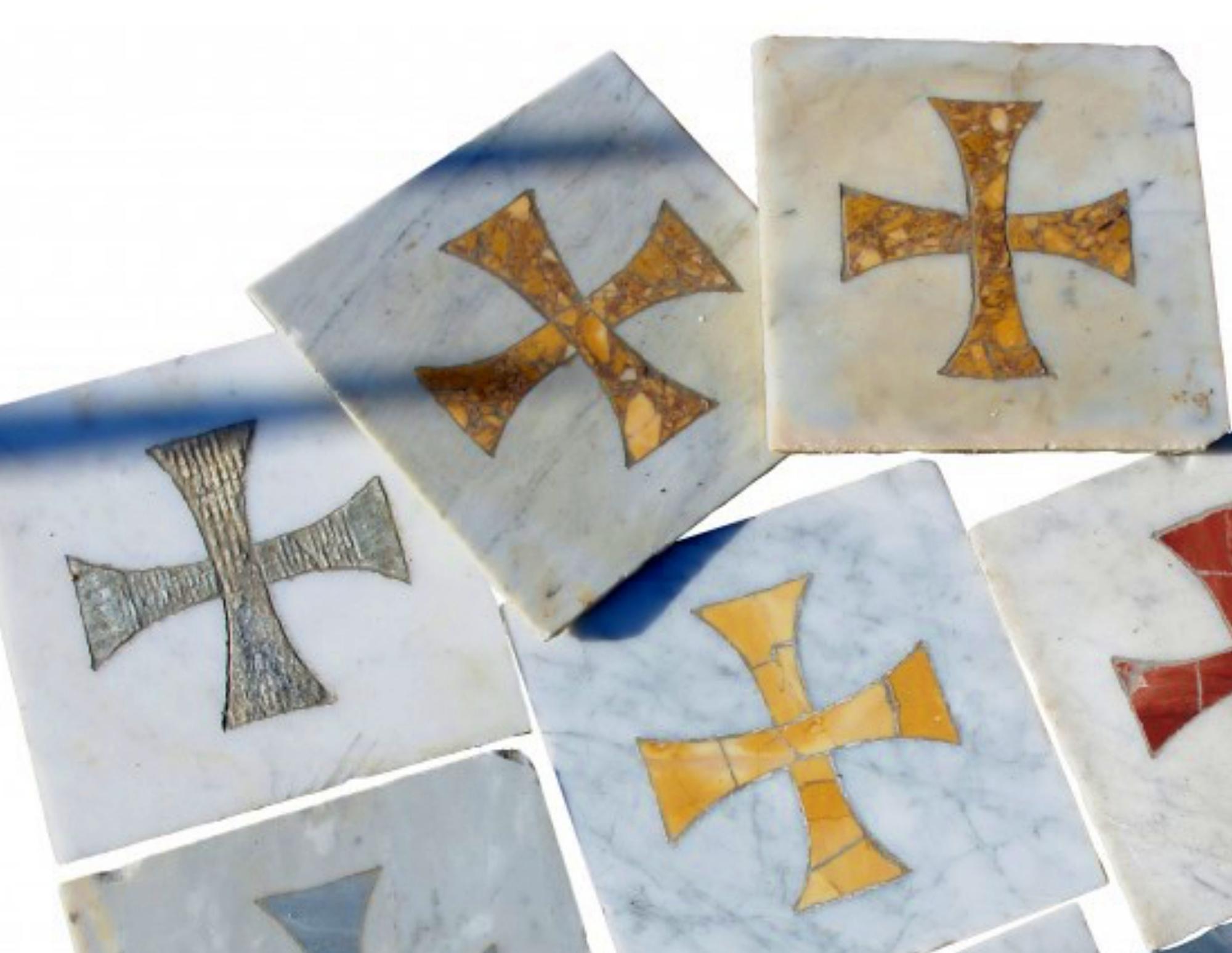 Ancient malta cross marble various colors 19th Century Carrara marble.
Measures: height 30cm
width 30cm
Weight 8Kg
Very good condition

The price is for which one
The price of transport is the same for maximum 5 pieces.