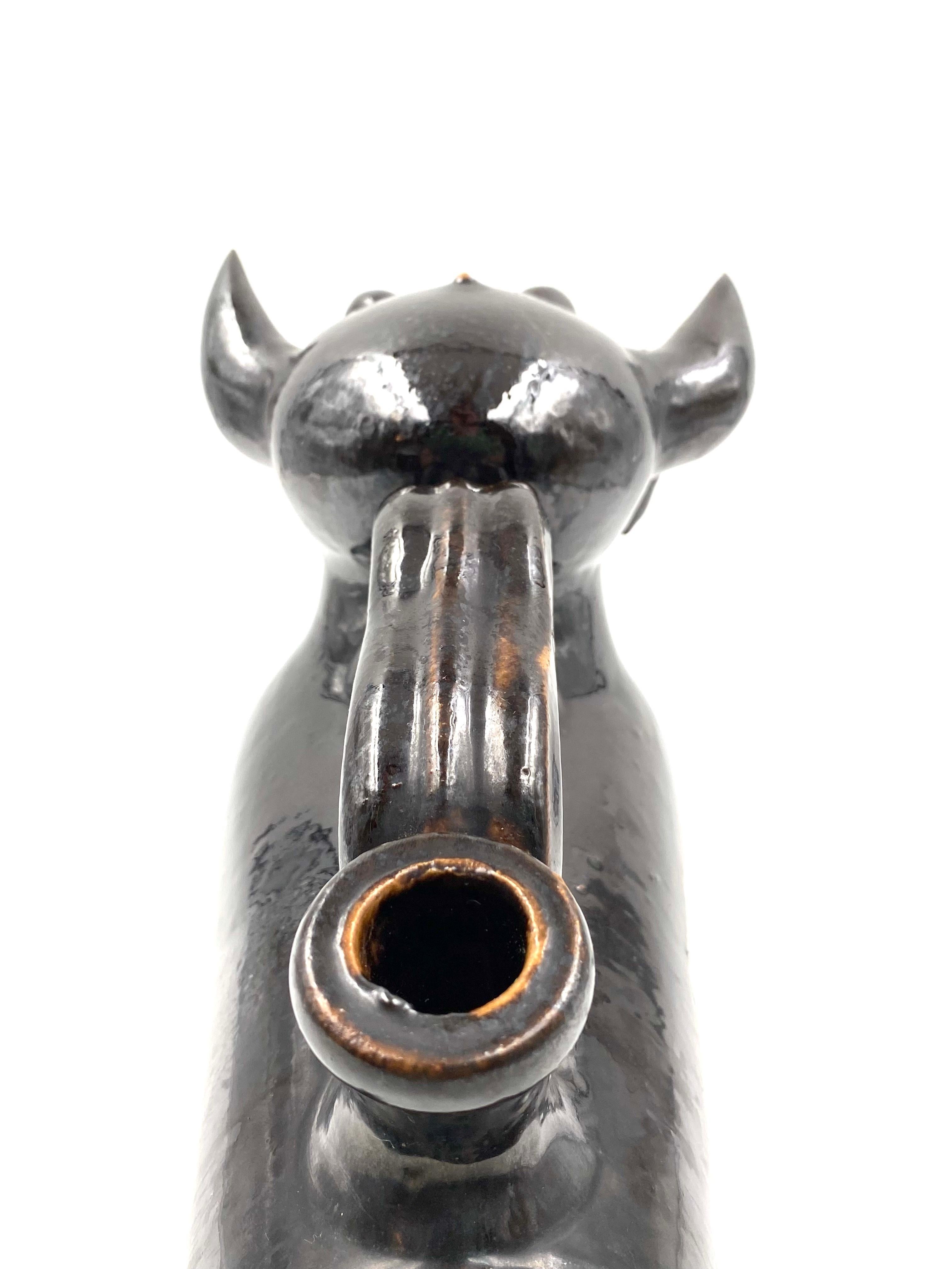 Ancienne sculpture de cruche de style méditerranéen en forme de taureau, France, années 1960  en vente 8