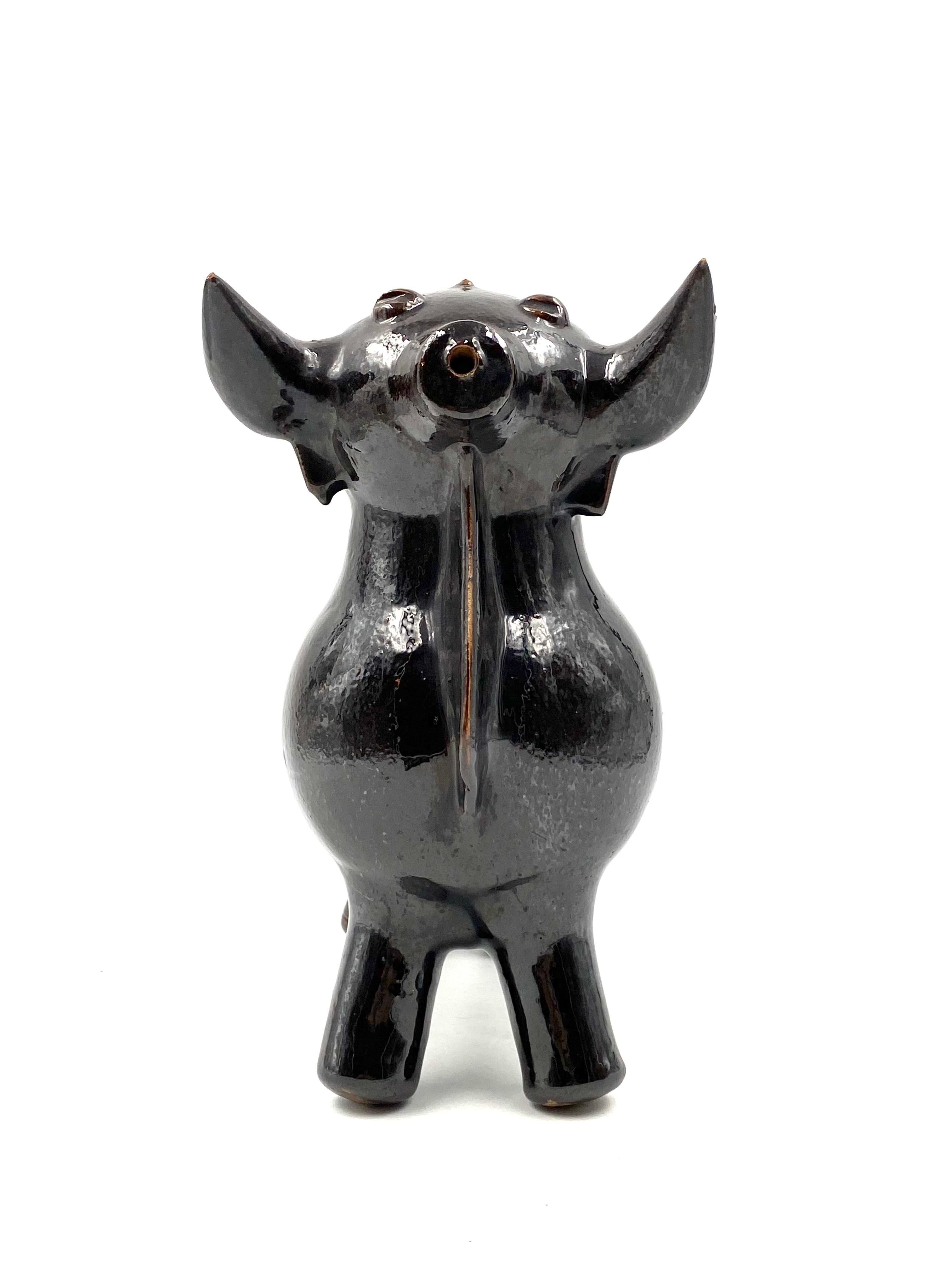 Fin du 20e siècle Ancienne sculpture de cruche de style méditerranéen en forme de taureau, France, années 1960  en vente