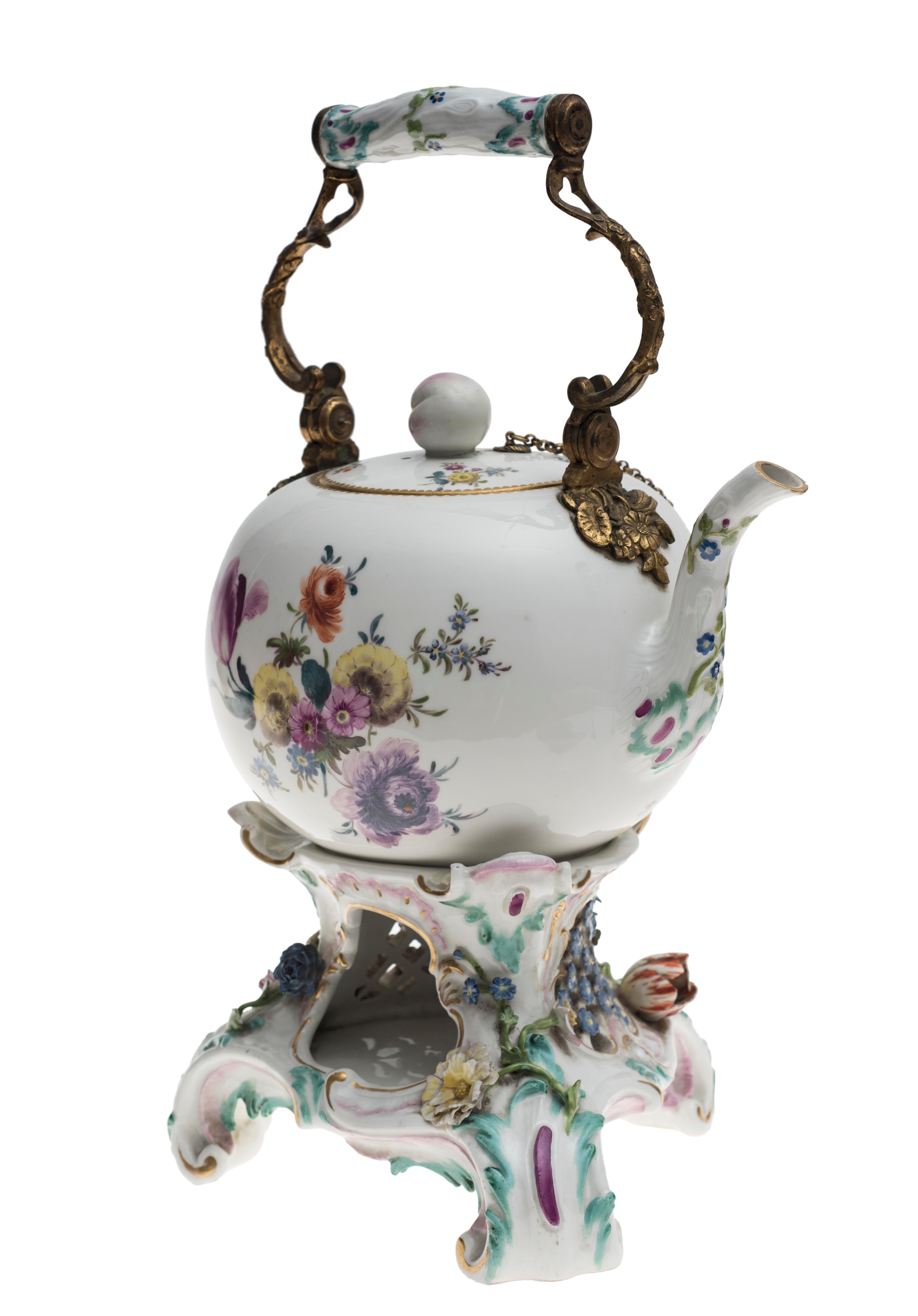 Porcelain samovar is an original decorative object realized in the last quarter of the 19th century. 

Porcelain painted with the subject of flowers, with relief on the base. Gilded bronze handle. This beautiful samovar was a container traditionally