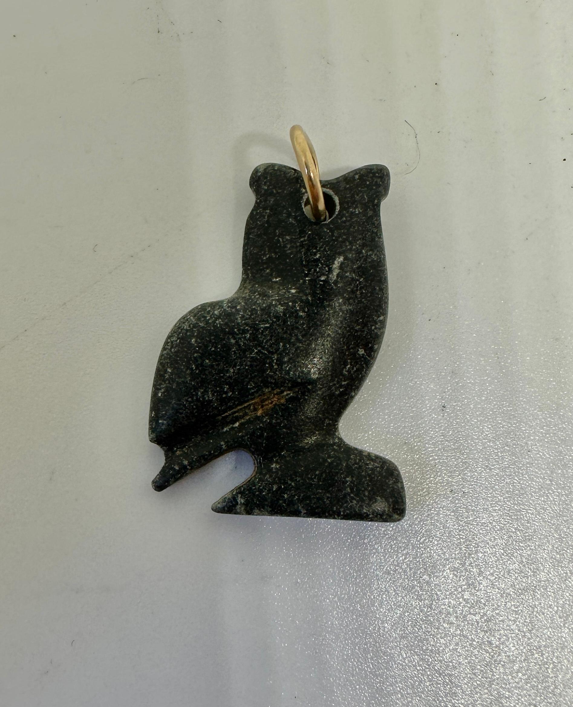 Antico gufo di pietra mesopotamico Collana con ciondolo 2000 a.C. Oro 14 carati In condizioni ottime in vendita a New York, NY