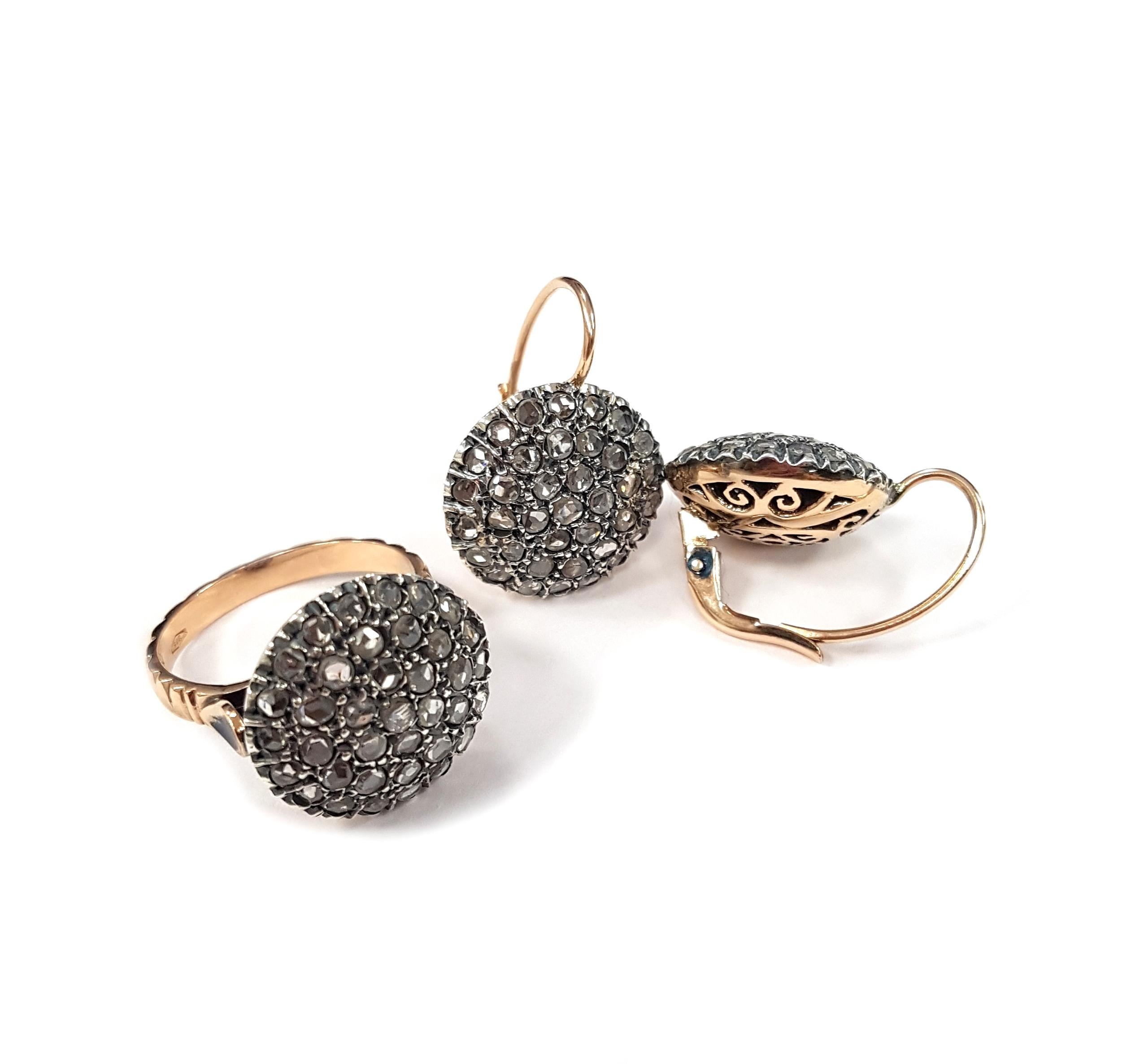 Contemporain Boucles d'oreilles en goutte Cesellato rondes en or rose 9 carats et diamants, XXIe siècle en vente