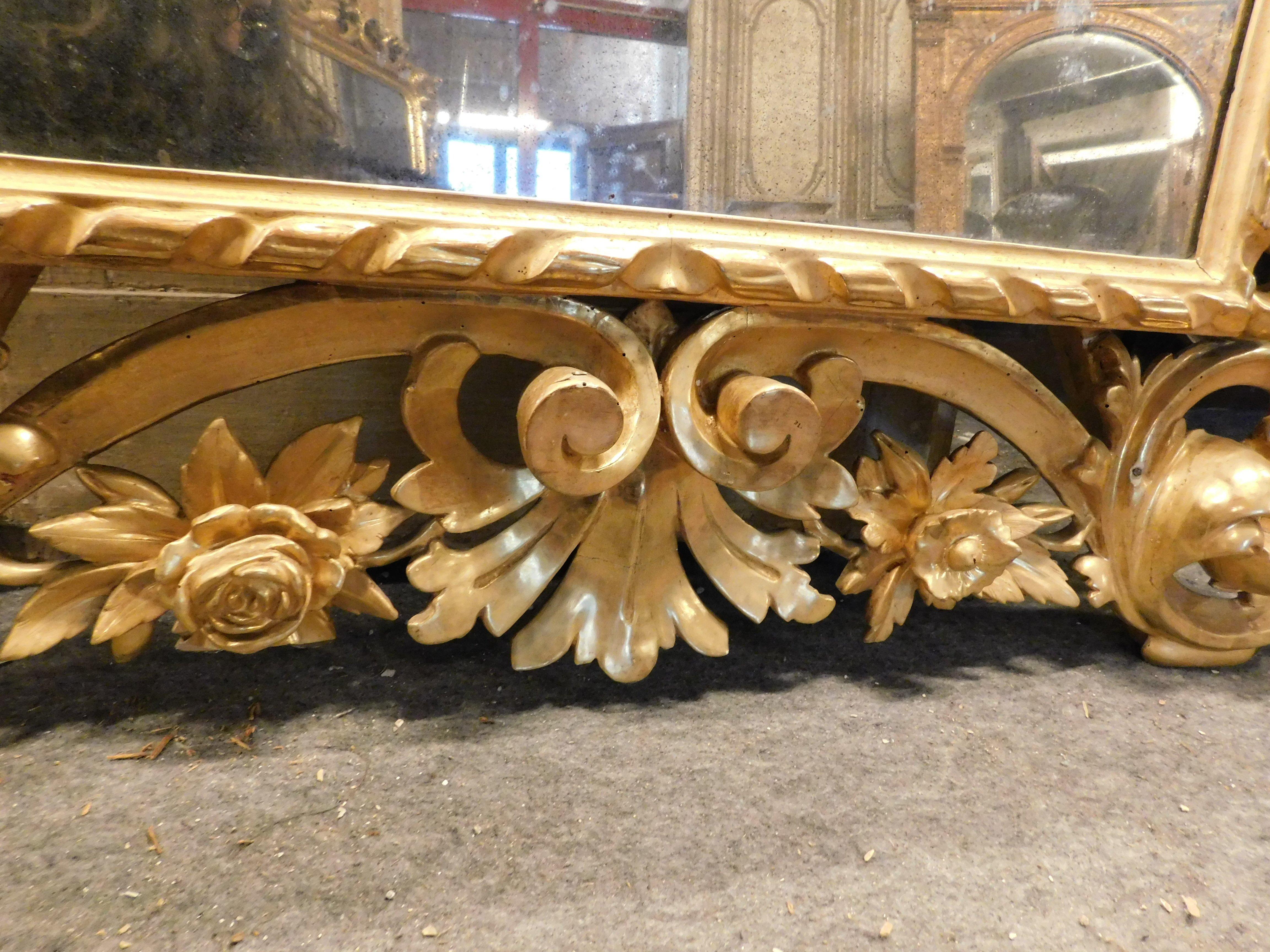Grand miroir en bois doré, riche décoration baroque, de Napoli (Italie) en vente 1
