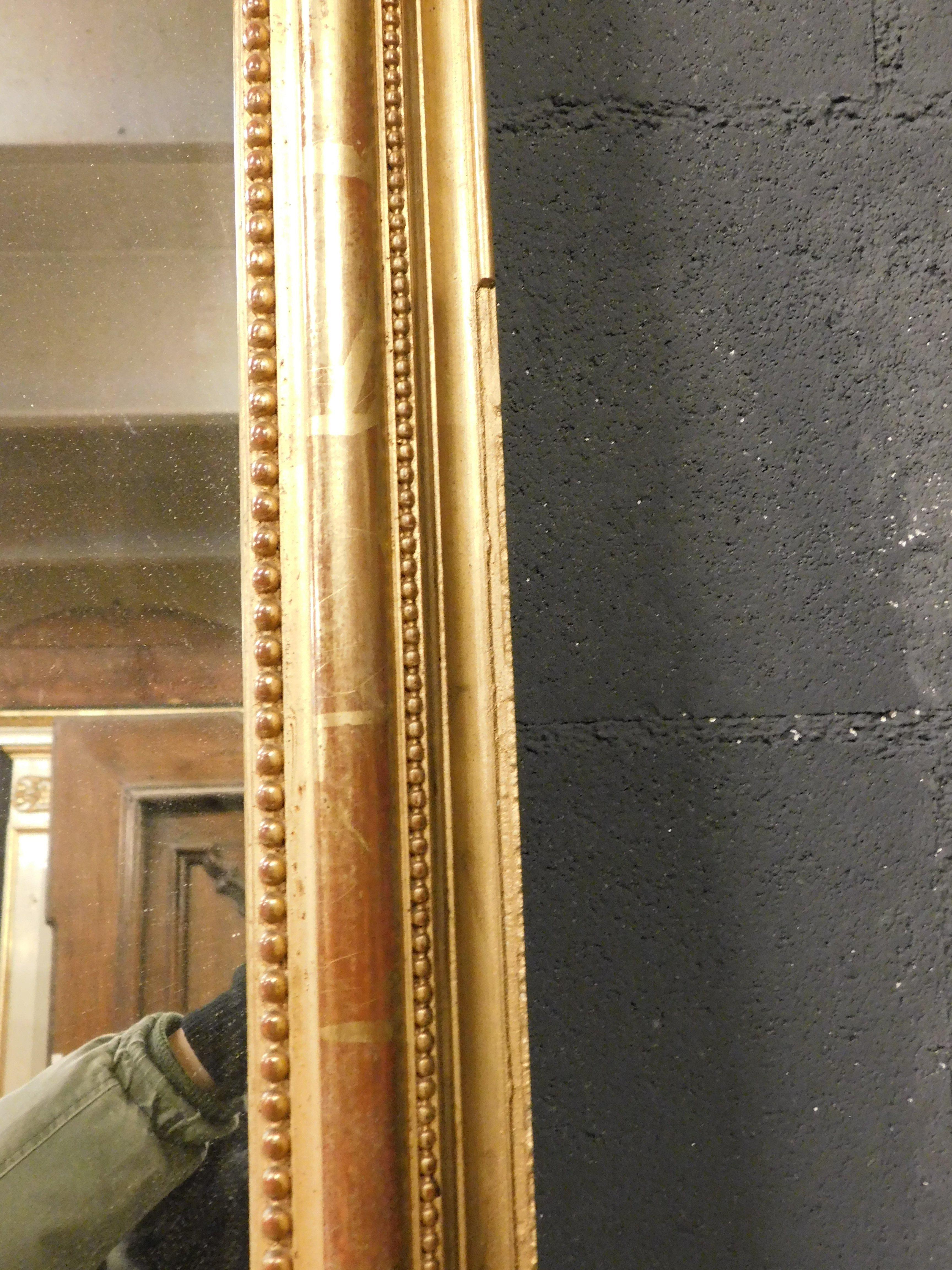 Antiker Spiegel aus vergoldetem Holz mit reich geschnitztem Fries, 19. Jahrhundert Frankreich (Pappelholz) im Angebot