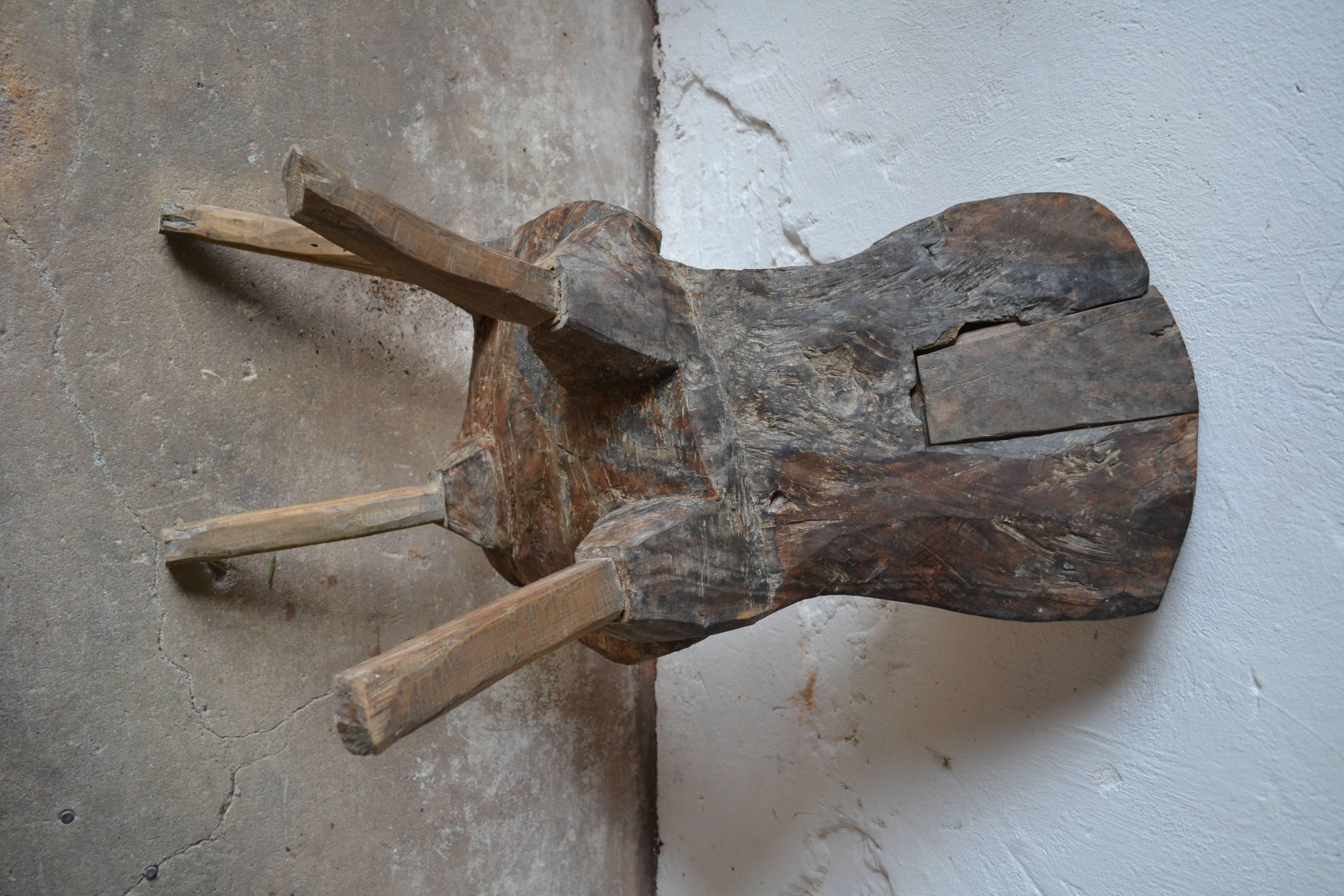 Wabi-Sabi- Meditationsstuhl aus der antiken Monastery im Angebot 1