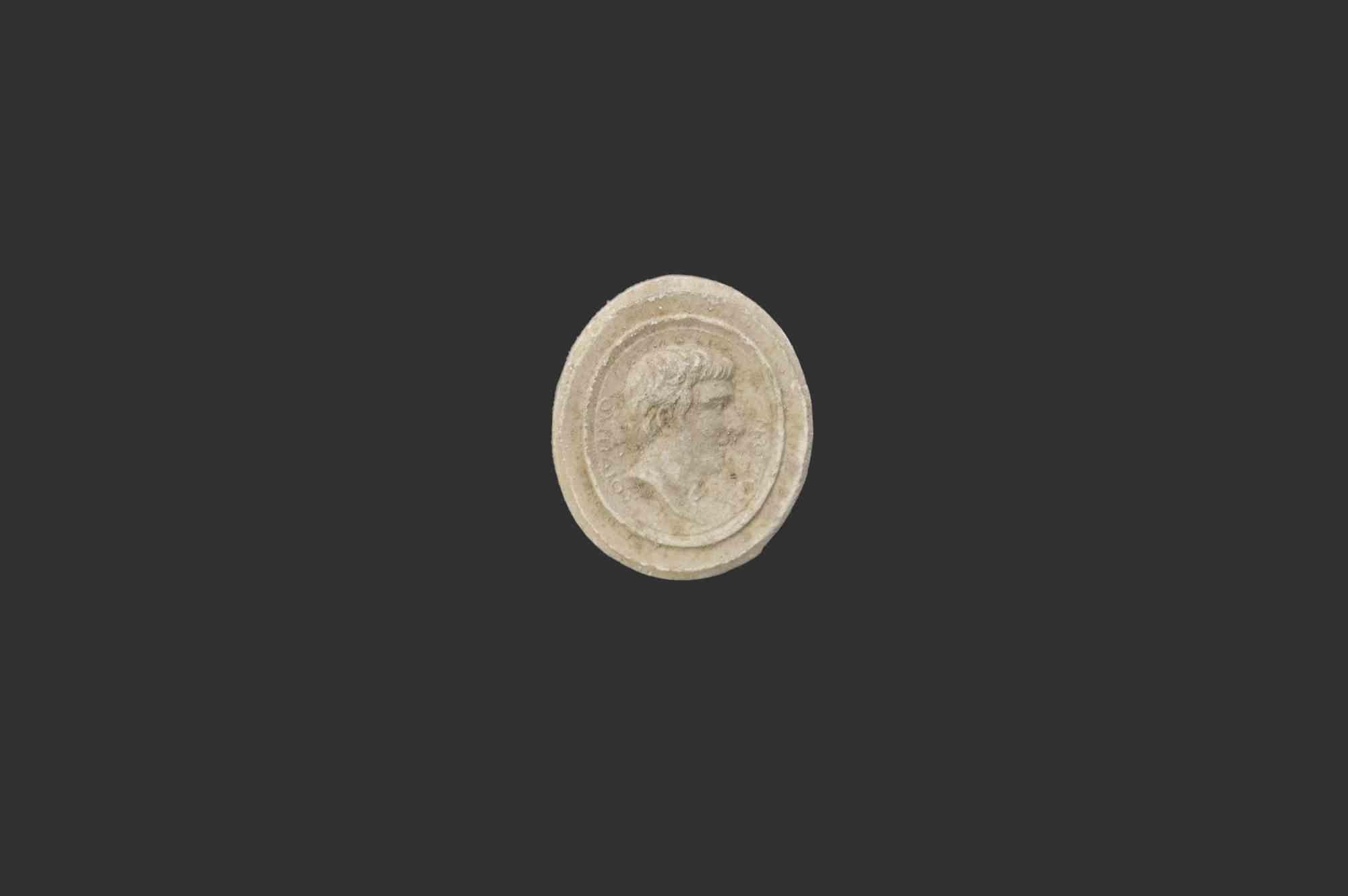 Ancienne intaille camée néoclassique en biscuit.

Italie, 19e siècle.

Bon état.