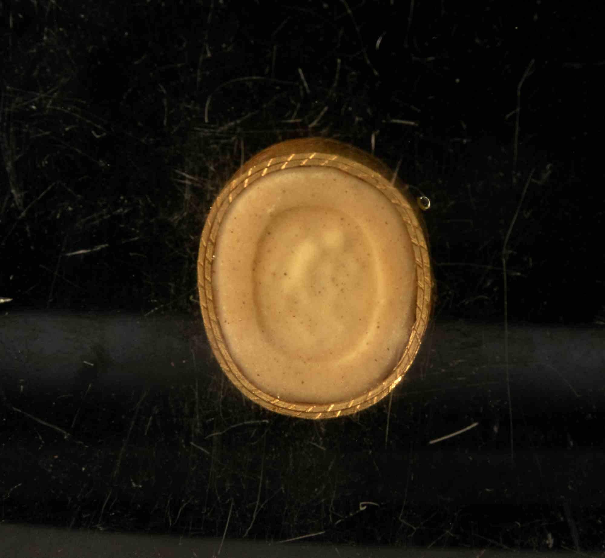 Ancienne intaille camée néoclassique avec boîtier en plexiglas, 19e siècle État moyen - En vente à Roma, IT