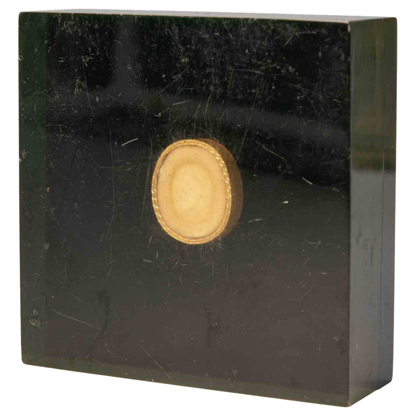 Ancienne intaille camée néoclassique avec boîtier en plexiglas, 19e siècle