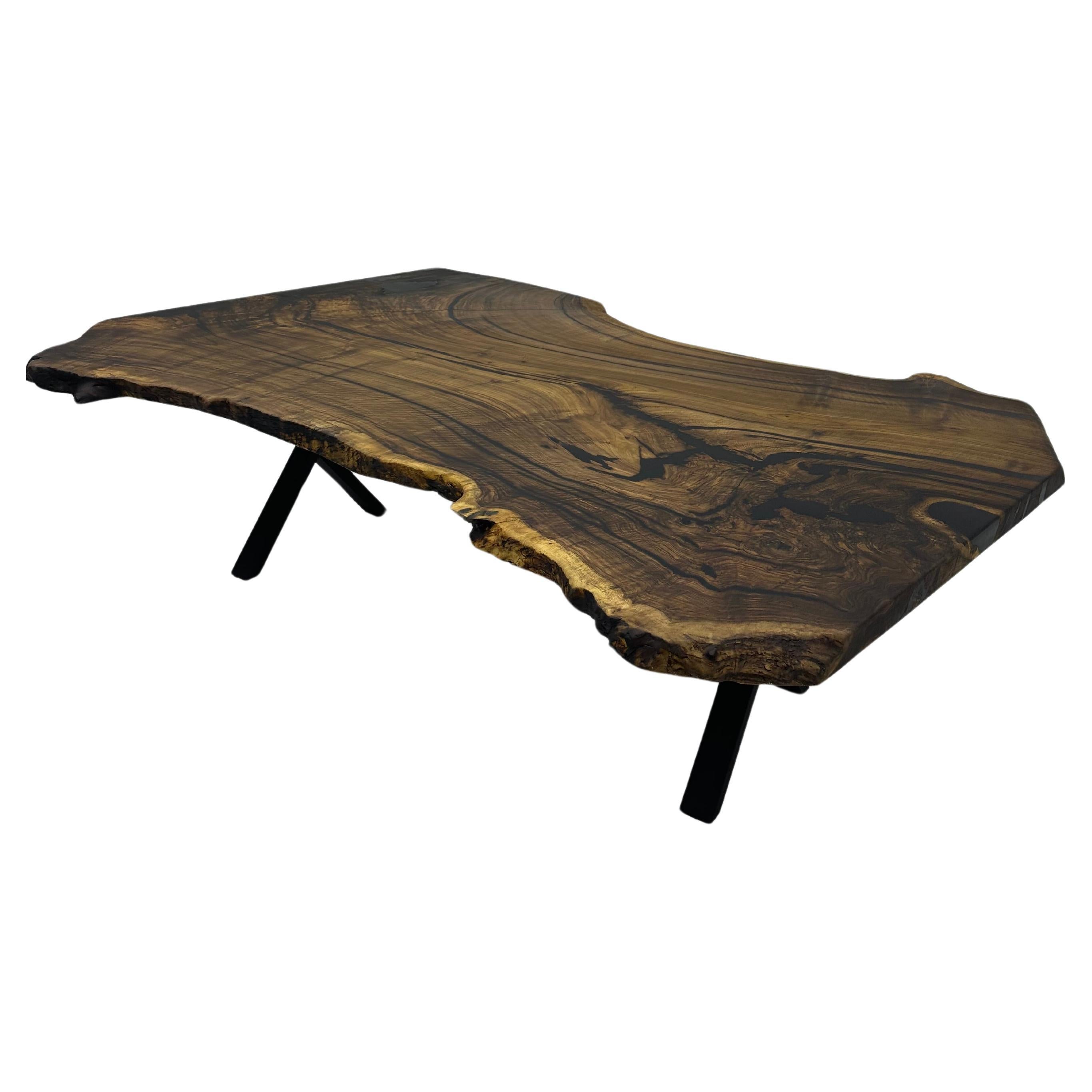 Ancienne table de conférence en bois d'une seule pièce en noyer sur mesure