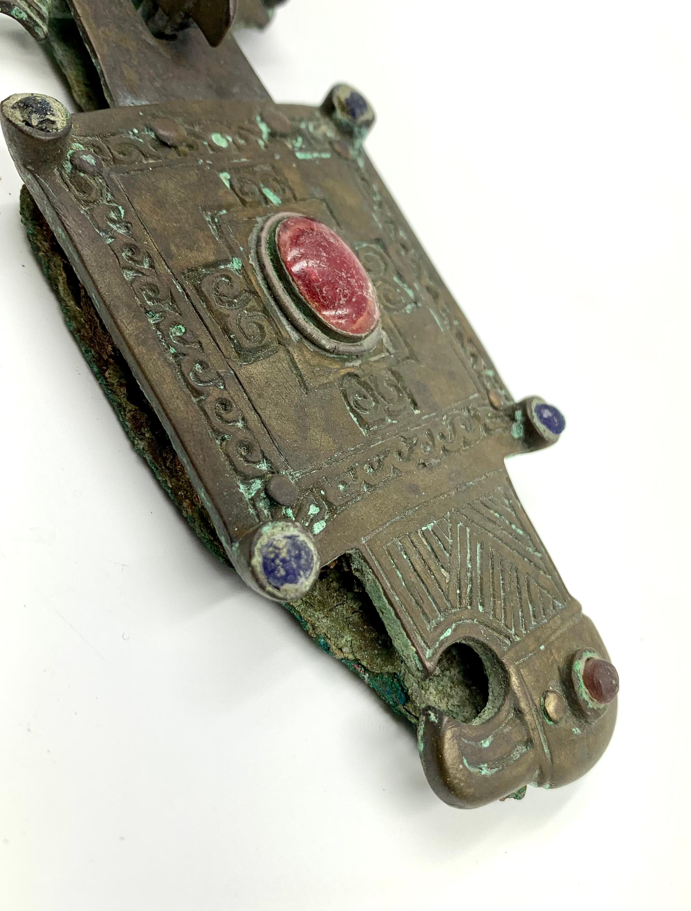 Rare, large Ostrogothic silver eagle-headed buckle, circa 6th Century A.D.
A bold projecting eagle head profile set with a cabochon ruby color glass eye, the neck chased with linear geometric motifs, adjoining a rectangular plate with a large oval