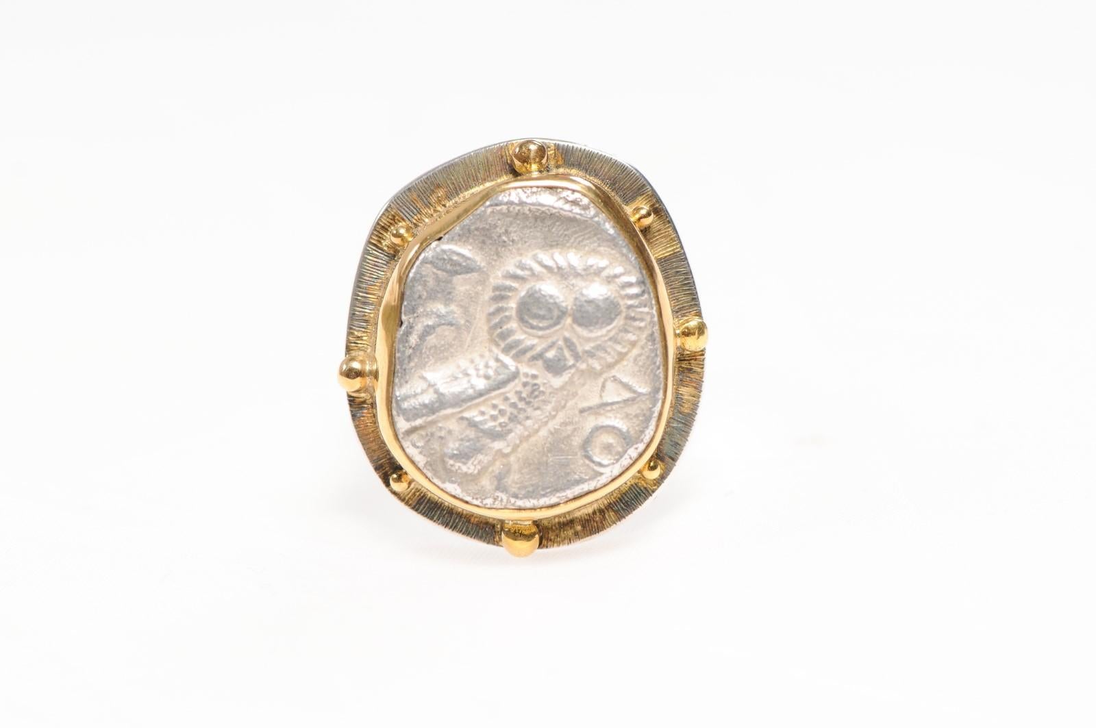 Bague en pièces de monnaie en forme de hibou ancien, or et argent 22kt en vente 3