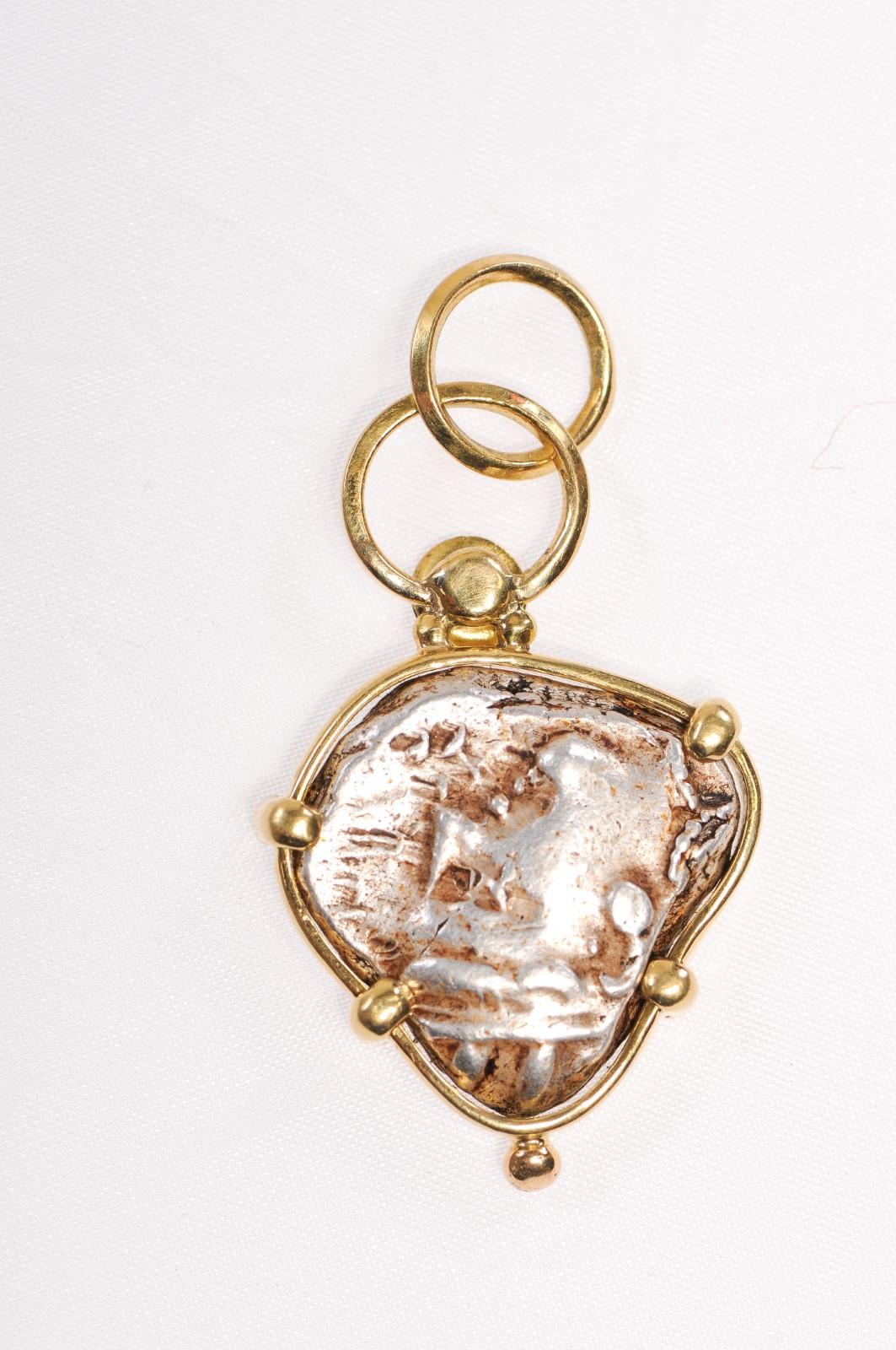 Taille ronde Pendentif hibou ancien en or 22 carats avec diamants (pendant uniquement) en vente