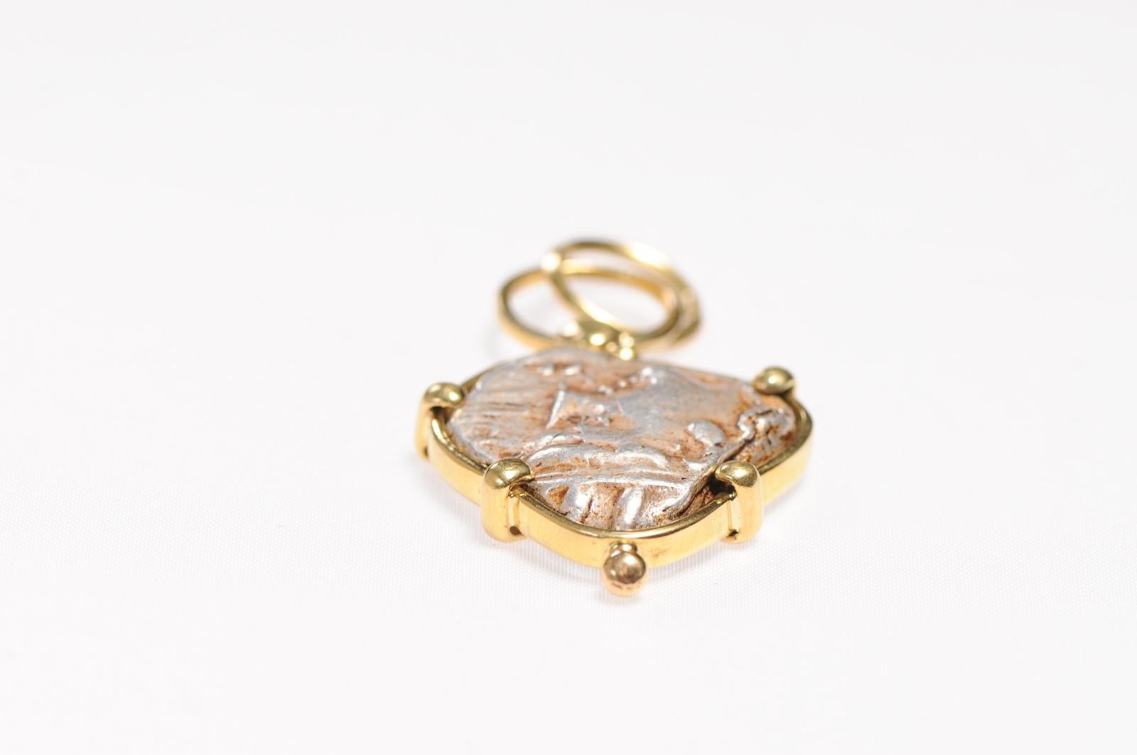 Pendentif hibou ancien en or 22 carats avec diamants (pendant uniquement) Excellent état - En vente à Atlanta, GA
