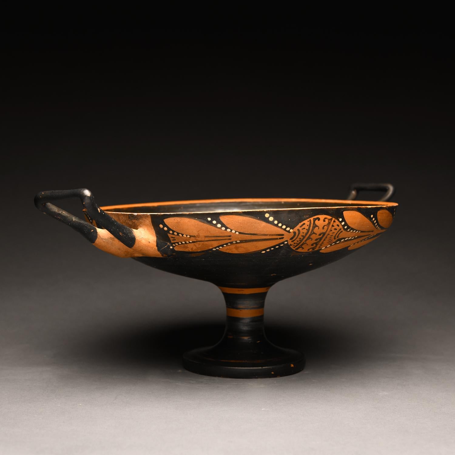 Grec classique Ancient Paestan Red-Figure Kylix en vente
