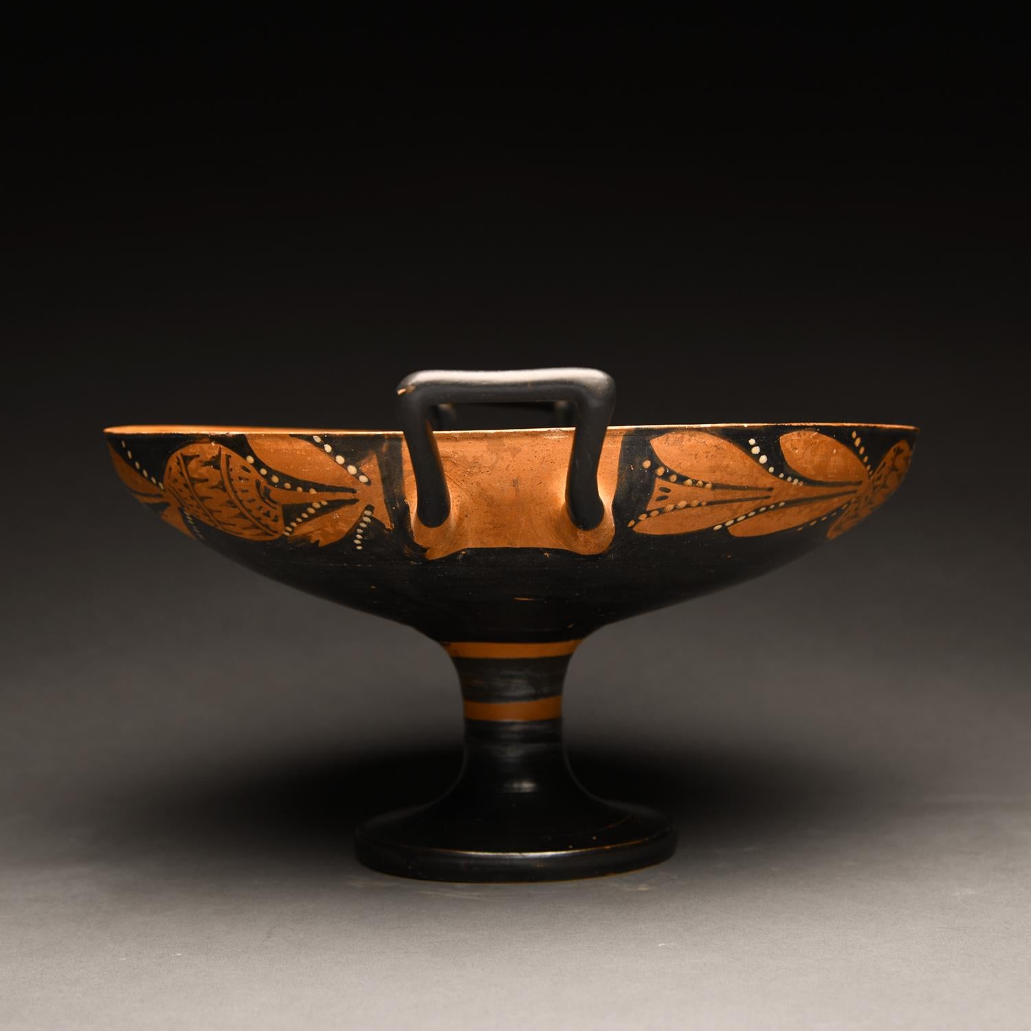 italien Ancient Paestan Red-Figure Kylix en vente