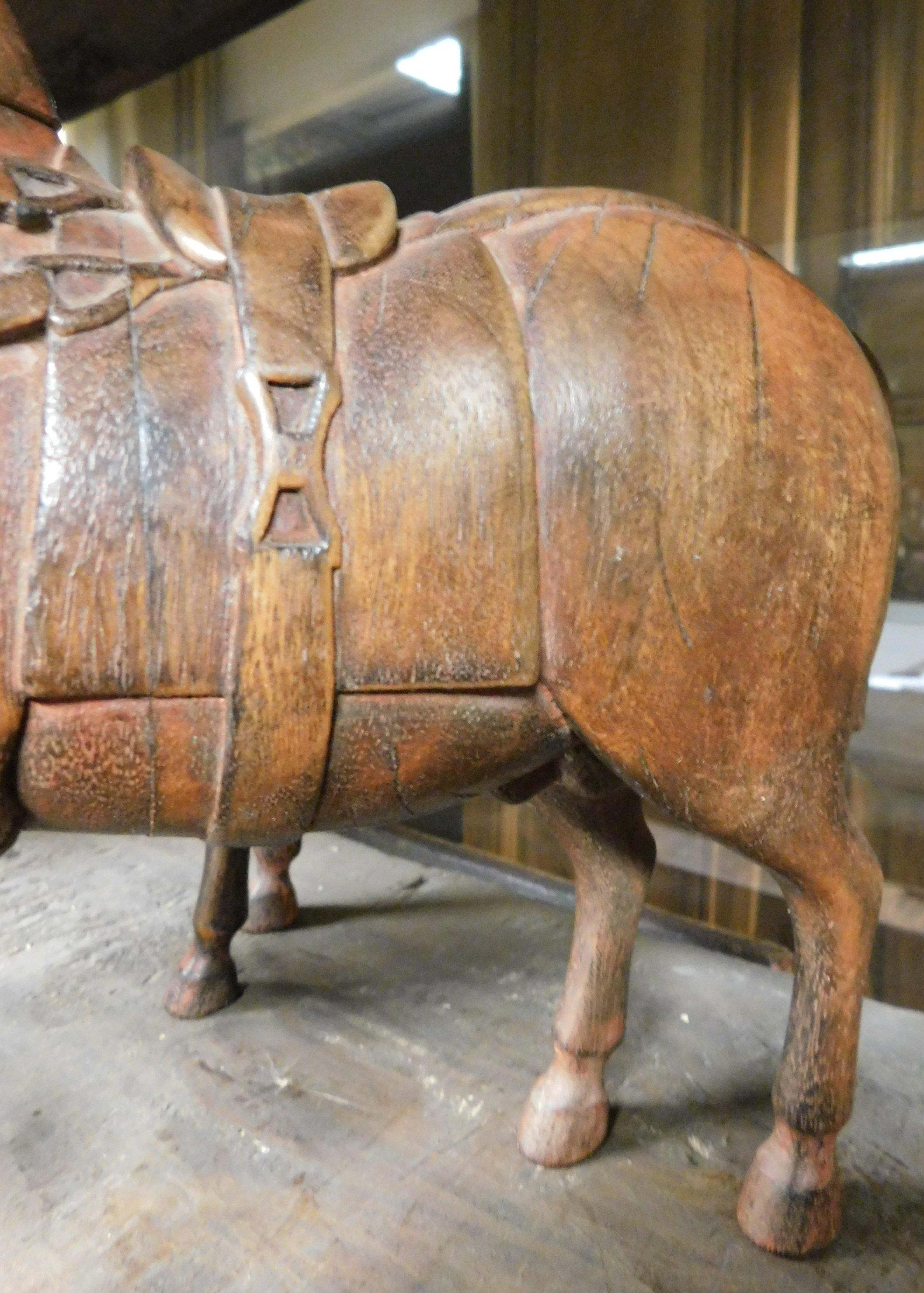 Ancient Pair of Carved Wooden Sculptures of Horses, 19th Century For Sale 1