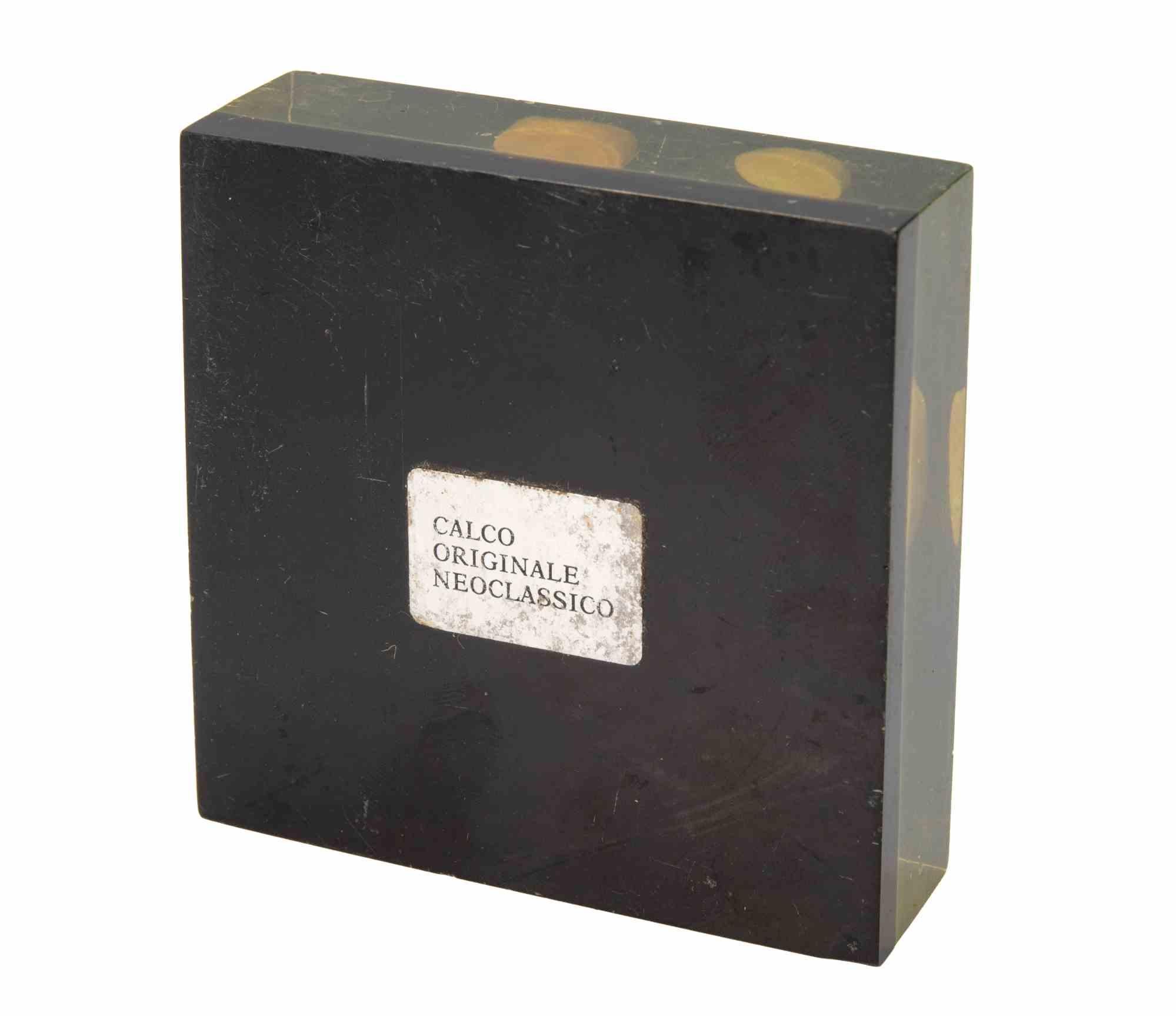 XIXe siècle Ancienne paire d'intailles en camée néoclassique avec boîtier en plexiglas, 19e siècle en vente