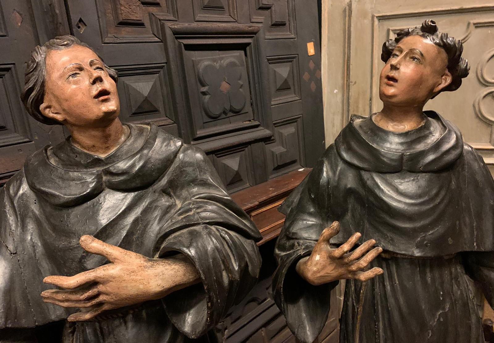 17th Century Ancient Pair of Statues of Dominican Friars, Carved in Painted Wood, Late '600