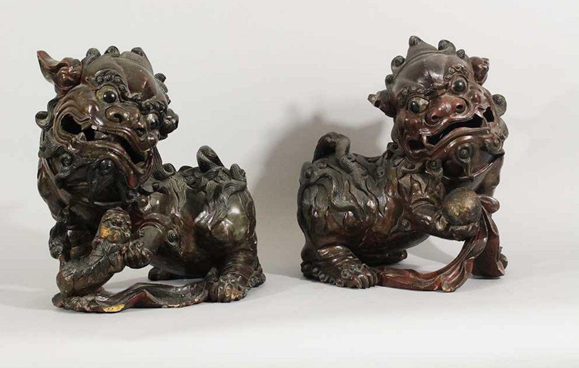 Ancient Pair of Wooden Pho Dogs, China Ming Dynasty In Good Condition In Roma, IT