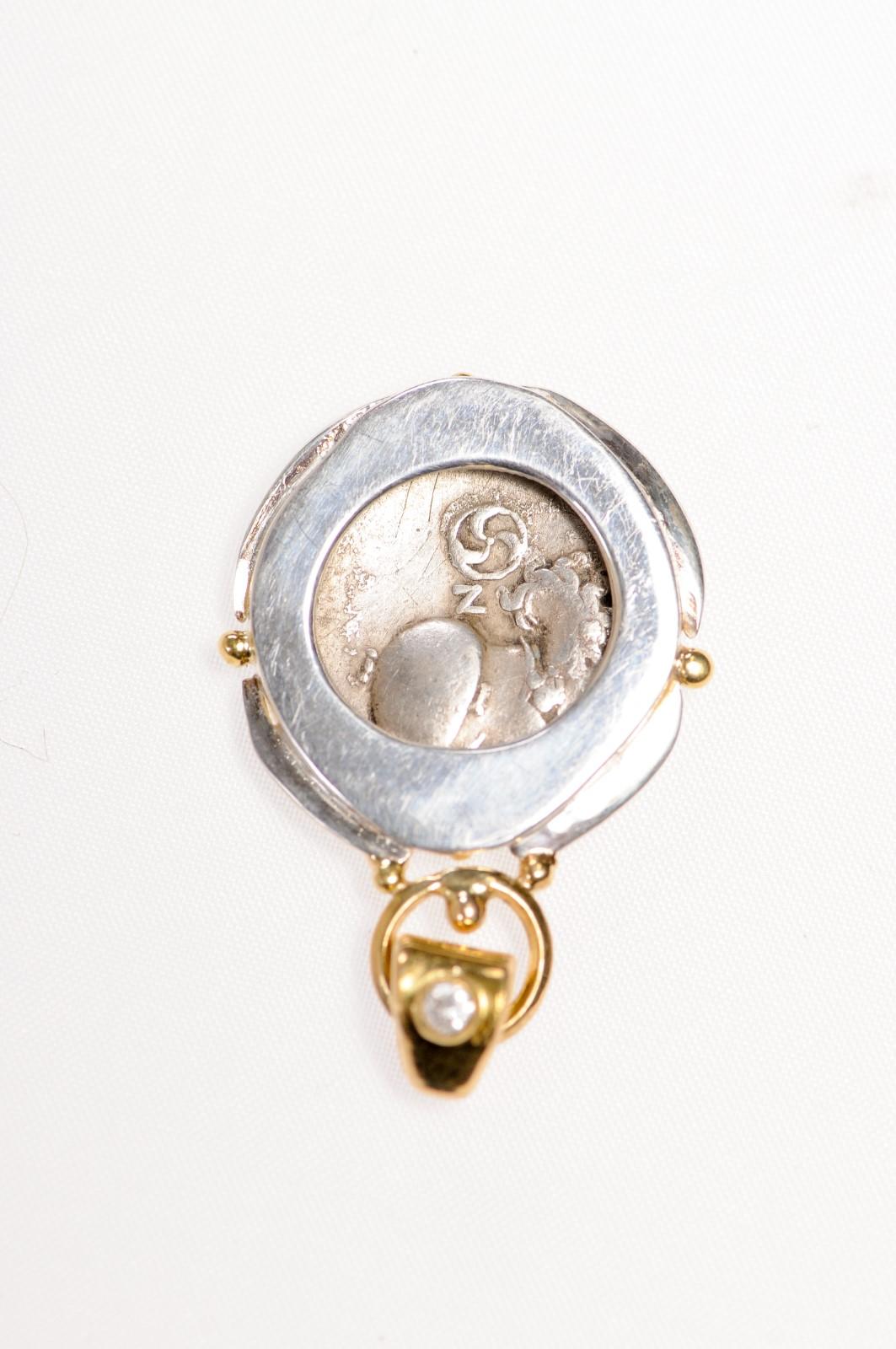 Ancient Pegasus Coin in 22 kt Gold Pendant (pendant only) For Sale 7