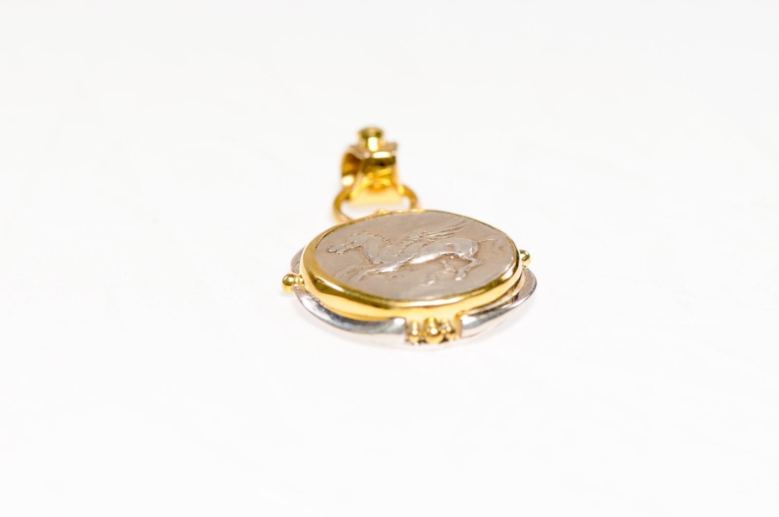 Ancient Pegasus Coin in 22 kt Gold Pendant (pendant only) For Sale 1