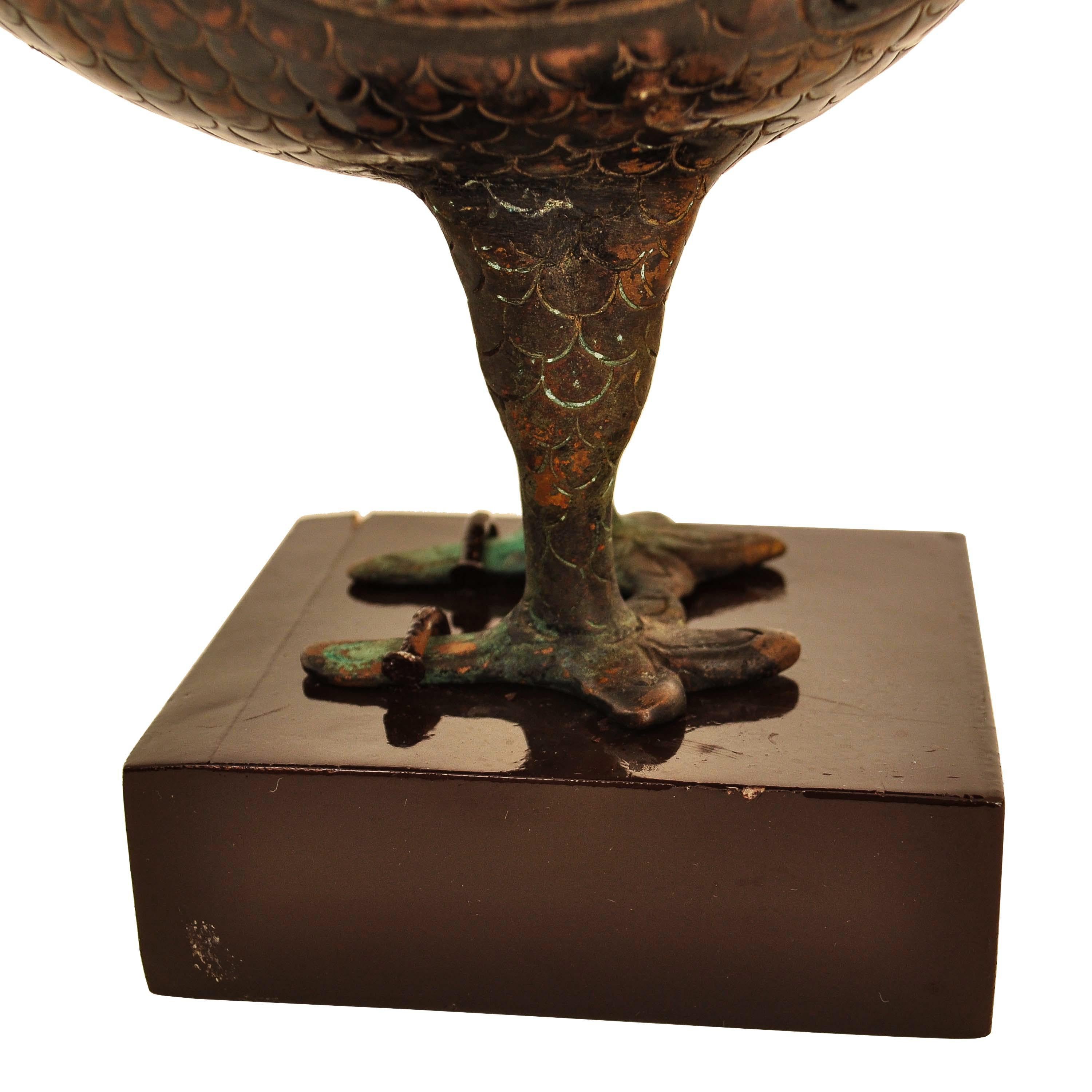 Bronze Ancienne sculpture de sculpture persane du 12e siècle en bronze islamique Seljuk Bird Pomander en vente