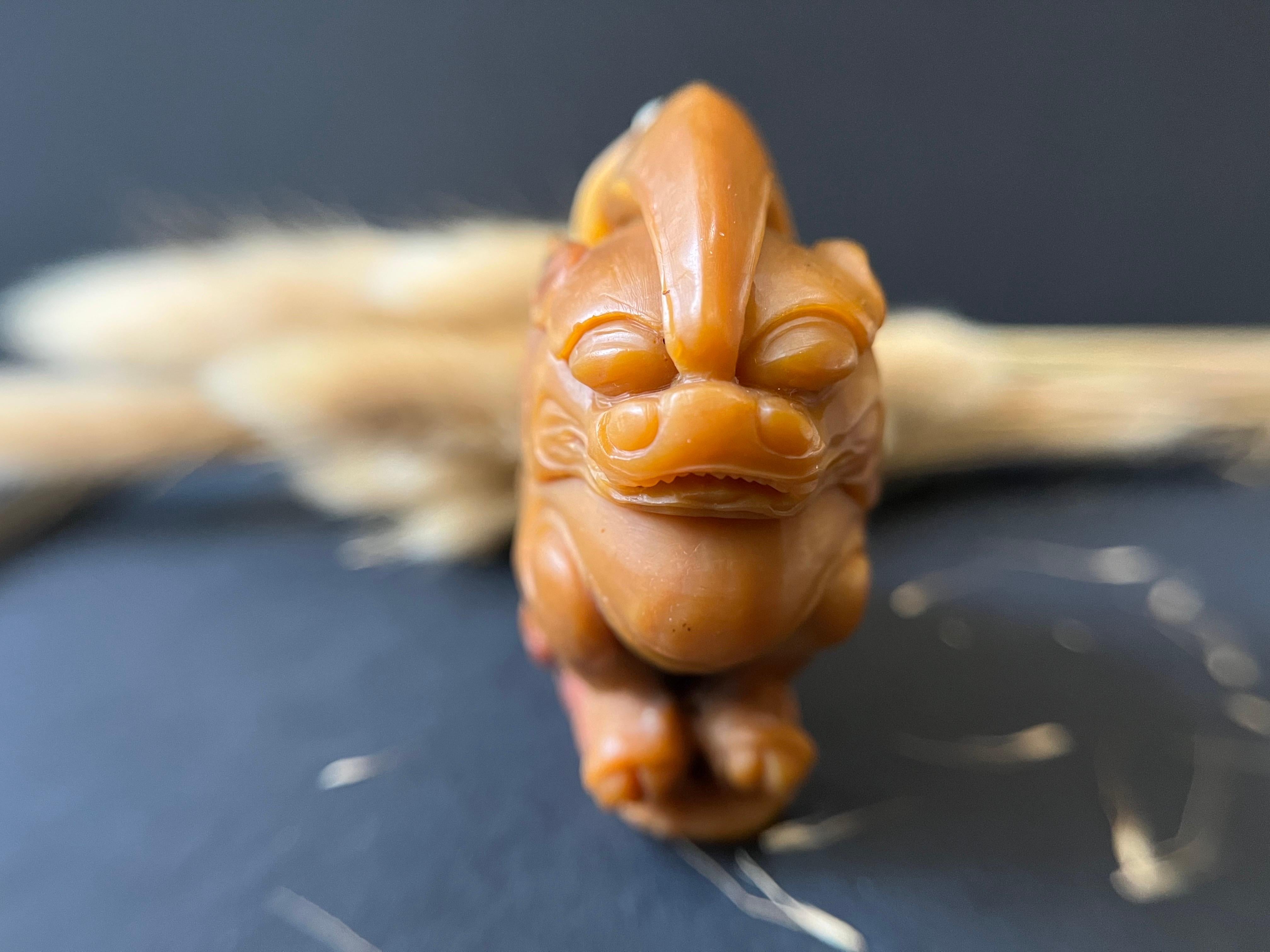 Ancienne sculpture de statue PiXiu en pierre naturelle Shoushan, Feng Shui en vente 5