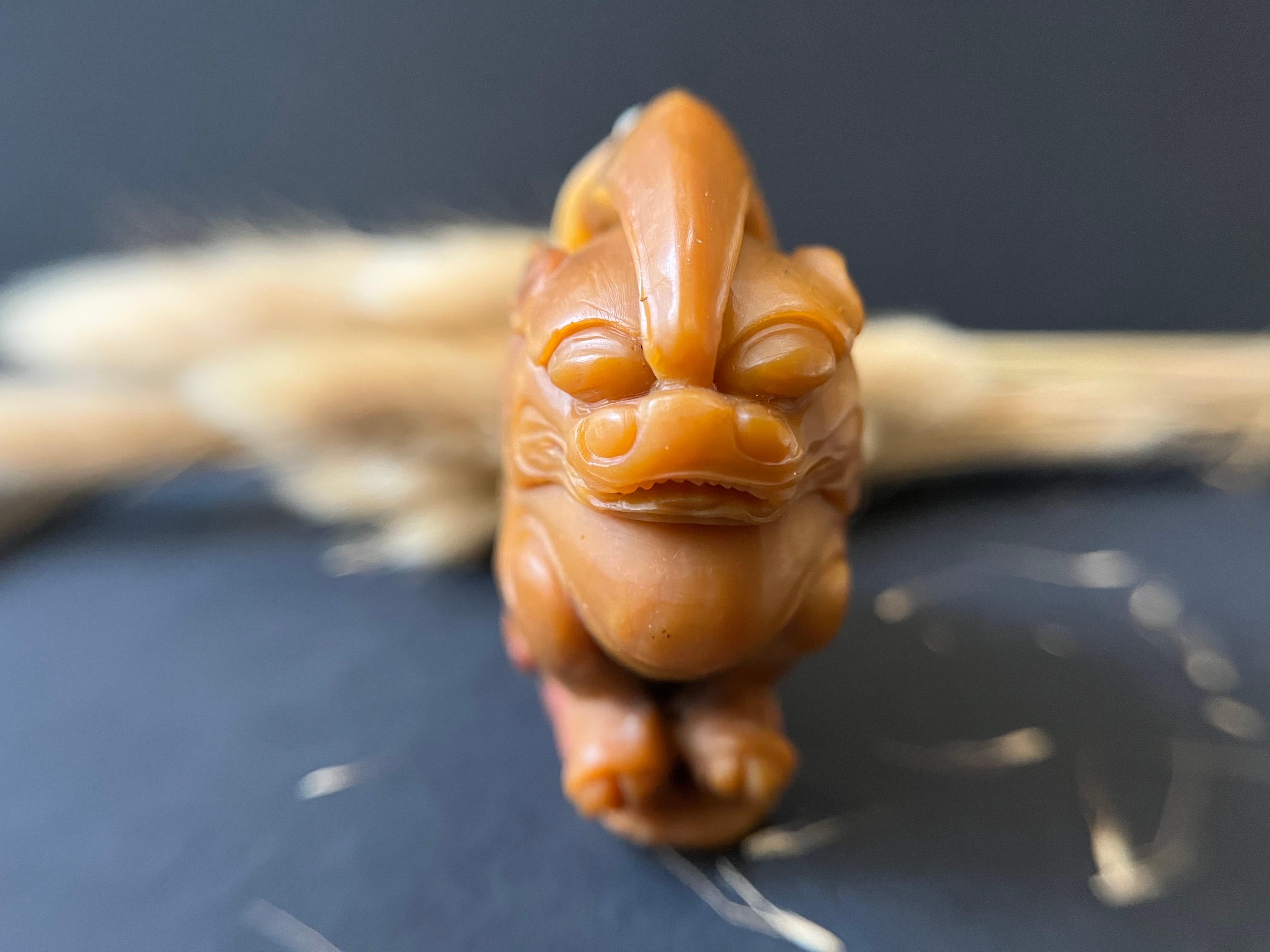 Ancienne sculpture de statue PiXiu en pierre naturelle Shoushan, Feng Shui en vente 6