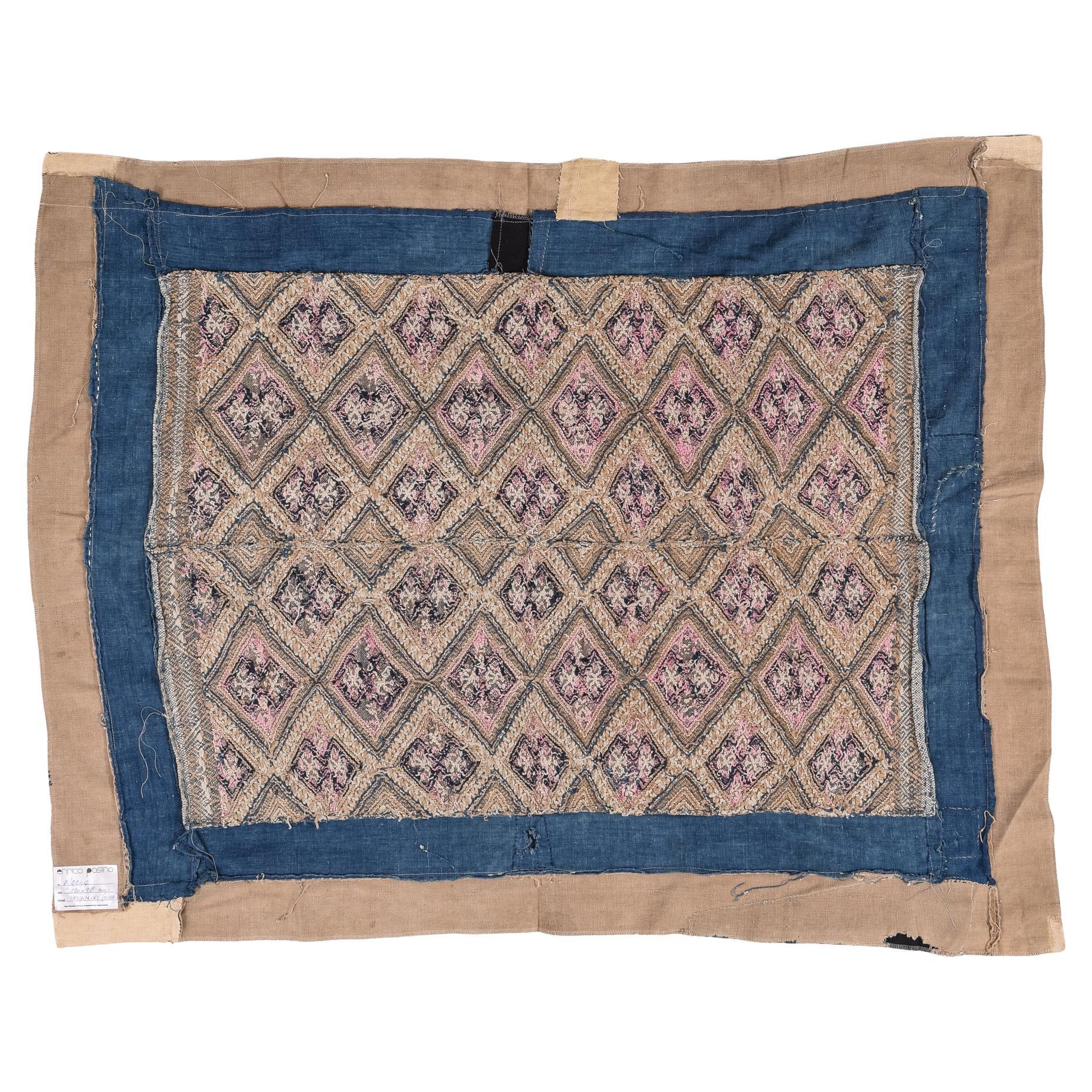 Autre Ancien panneau brodé GUAN-XI en vente