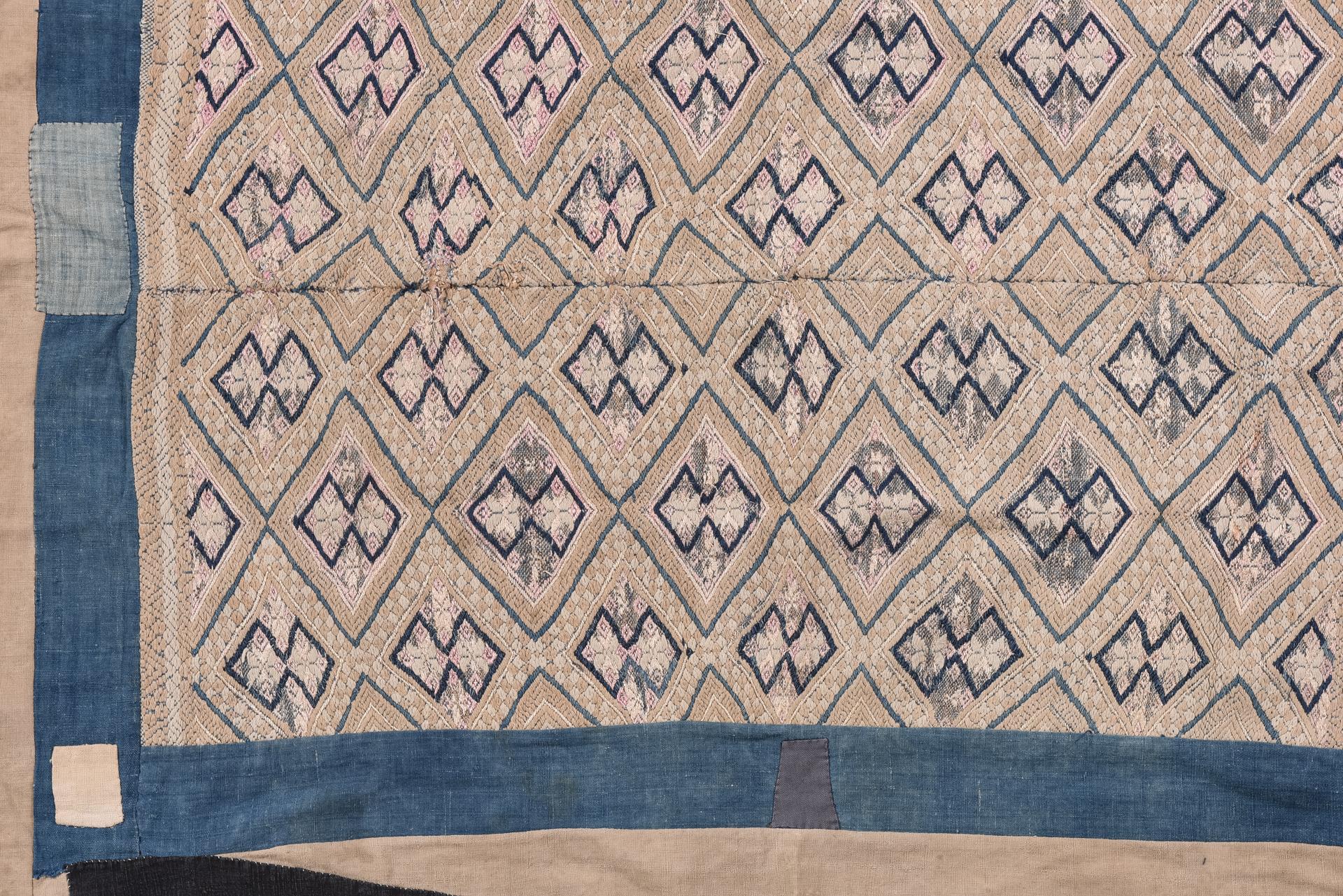 Ancien panneau brodé GUAN-XI en vente 1