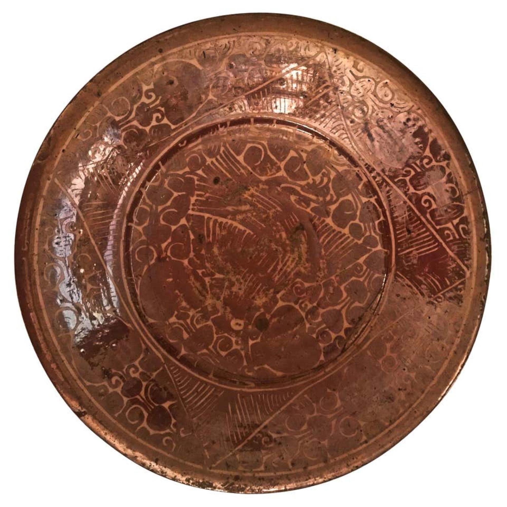 Antica e rara ciotola a lustro di Kashan del XII secolo, arte ceramica islamica.

Questa ciotola a lustro, splendidamente decorata e ben curata, è uno dei pochi esempi ancora esistenti. È stato realizzato a Kashan nel XII e all'inizio del XIII