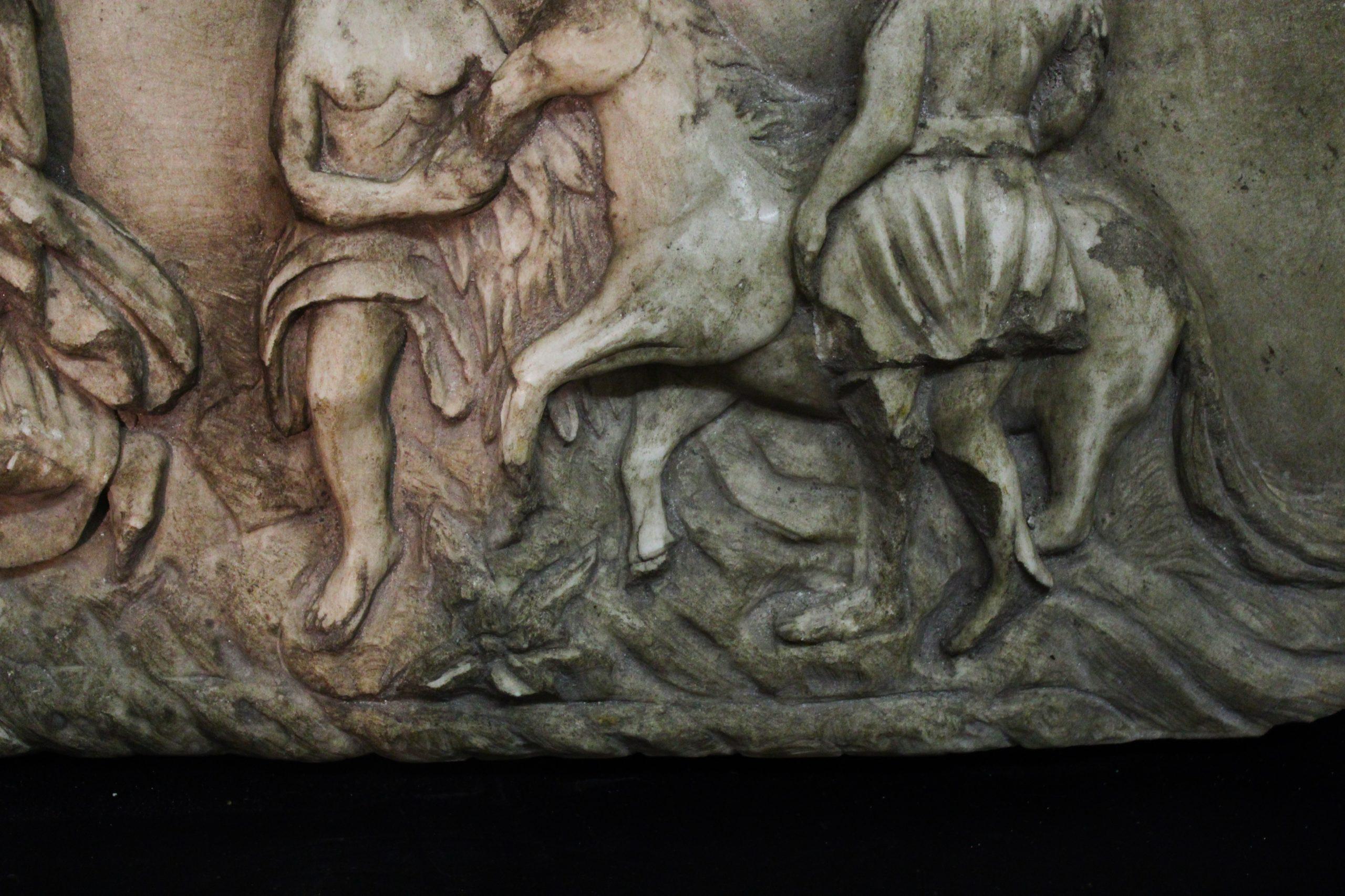 Italiano Antico rilievo religioso in vendita