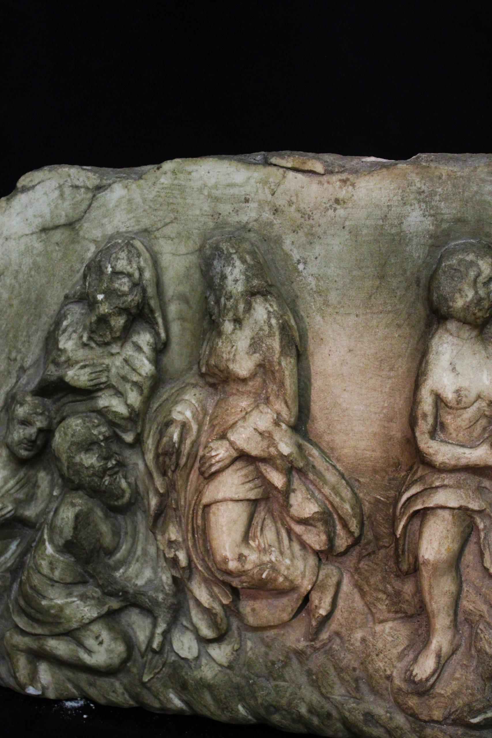 Antico rilievo religioso in vendita 1