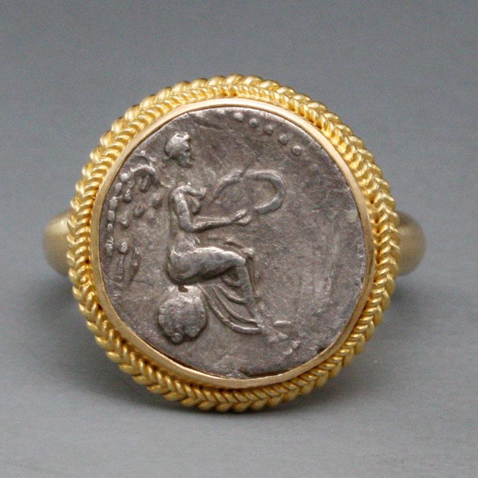 Ancient Roman 1st Century AD Goddess Victoria Coin 18K Gold Ring For Sale 1