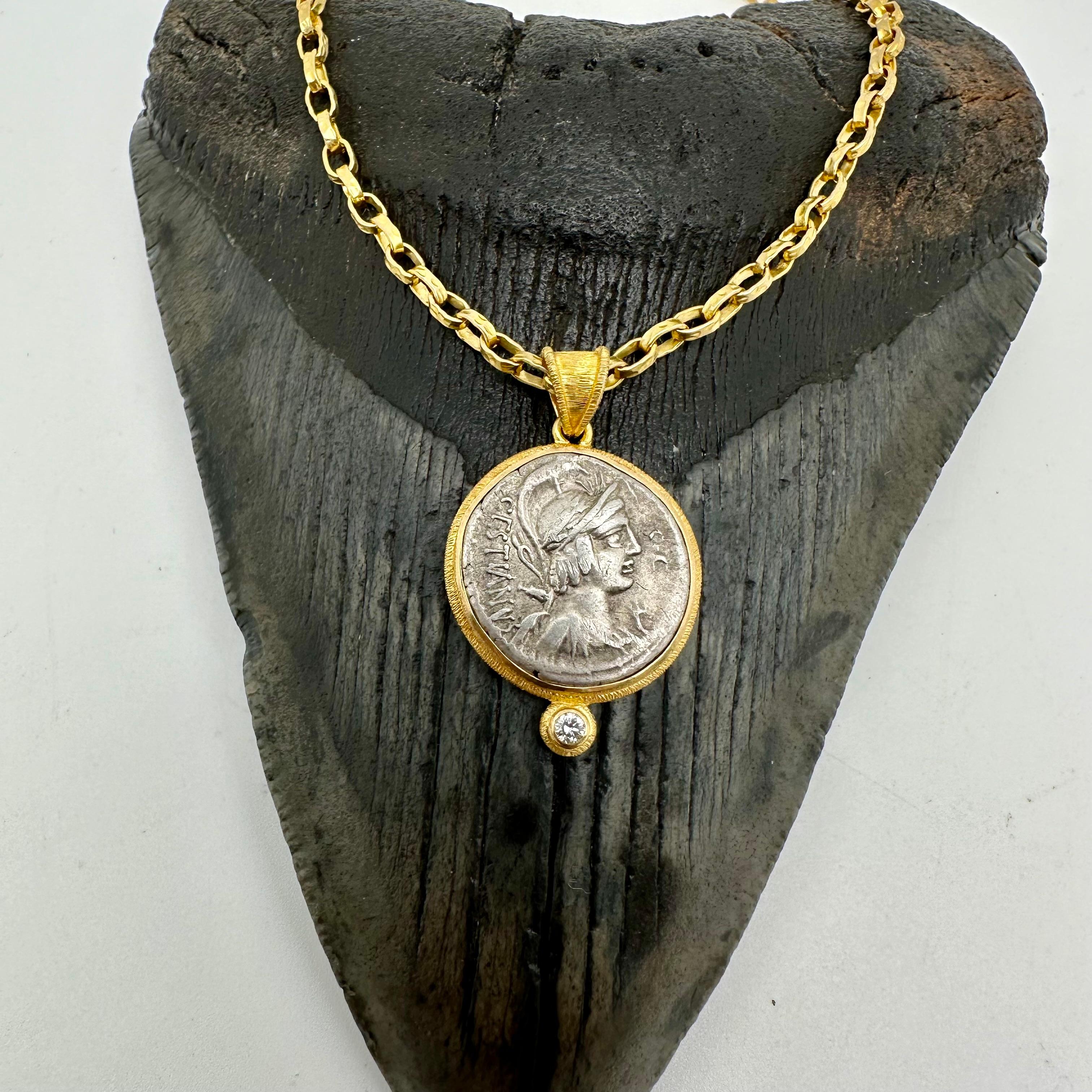 Ancient Roman 1st Century BC Goddess Vacuna Coin Diamond 18K Gold Pendant For Sale 4