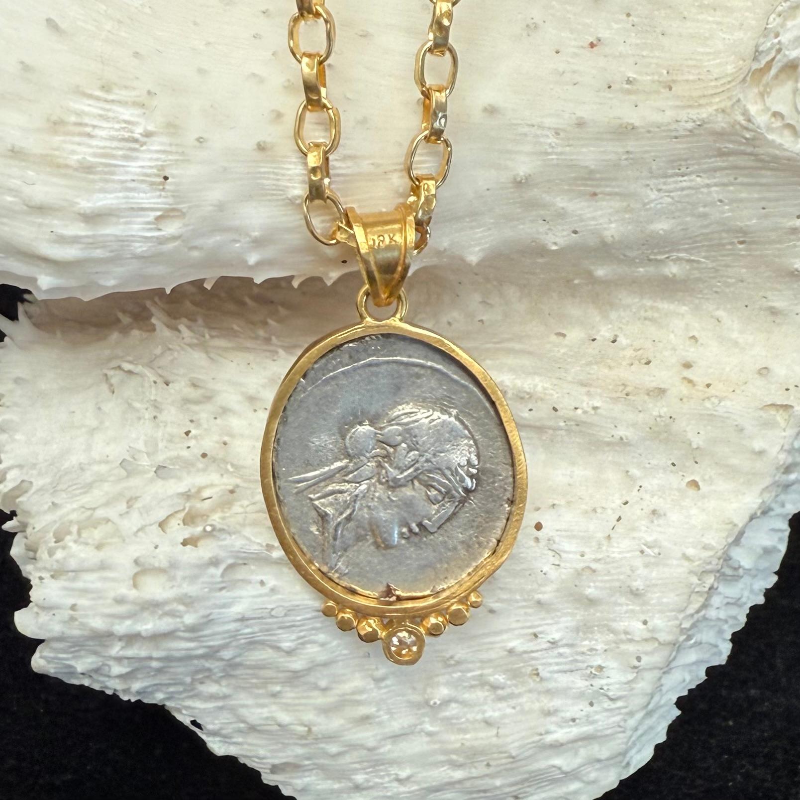 Pendentif en or 18K avec diamant et pièce de monnaie Pegasus de l'Antiquité romaine du 1er siècle avant J.-C. en vente 5