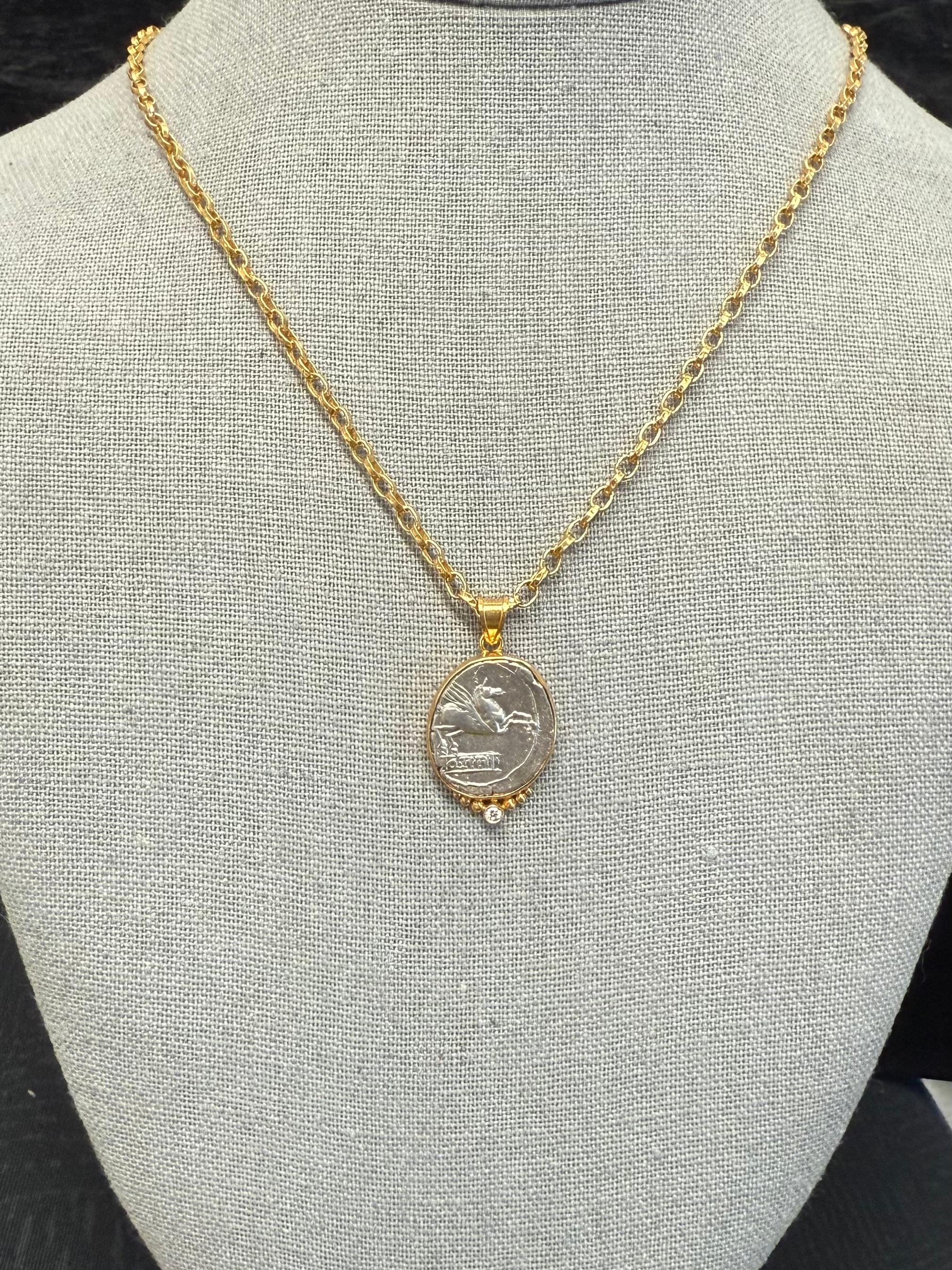 Taille rose Pendentif en or 18K avec diamant et pièce de monnaie Pegasus de l'Antiquité romaine du 1er siècle avant J.-C. en vente