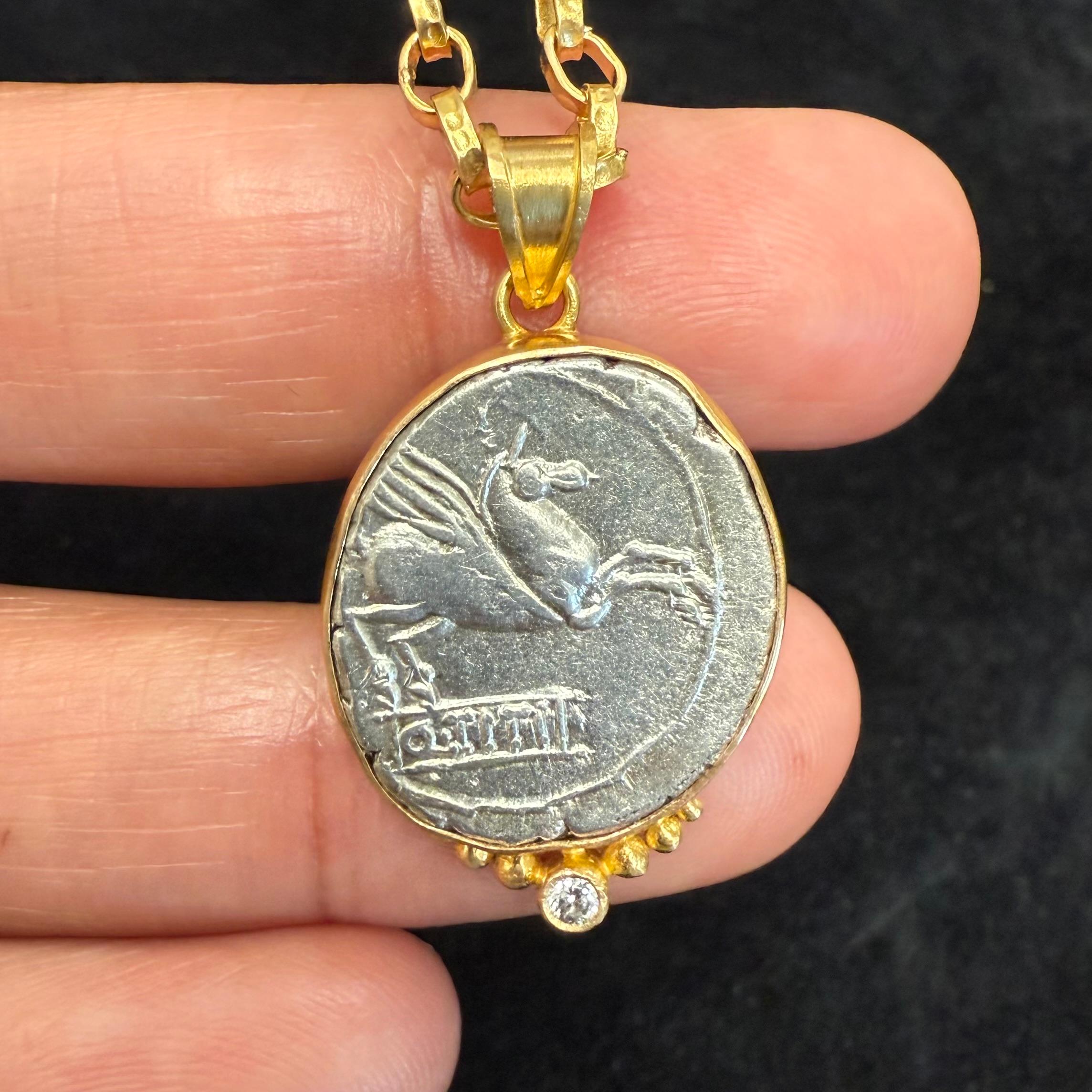 Pendentif en or 18K avec diamant et pièce de monnaie Pegasus de l'Antiquité romaine du 1er siècle avant J.-C. Neuf - En vente à Soquel, CA