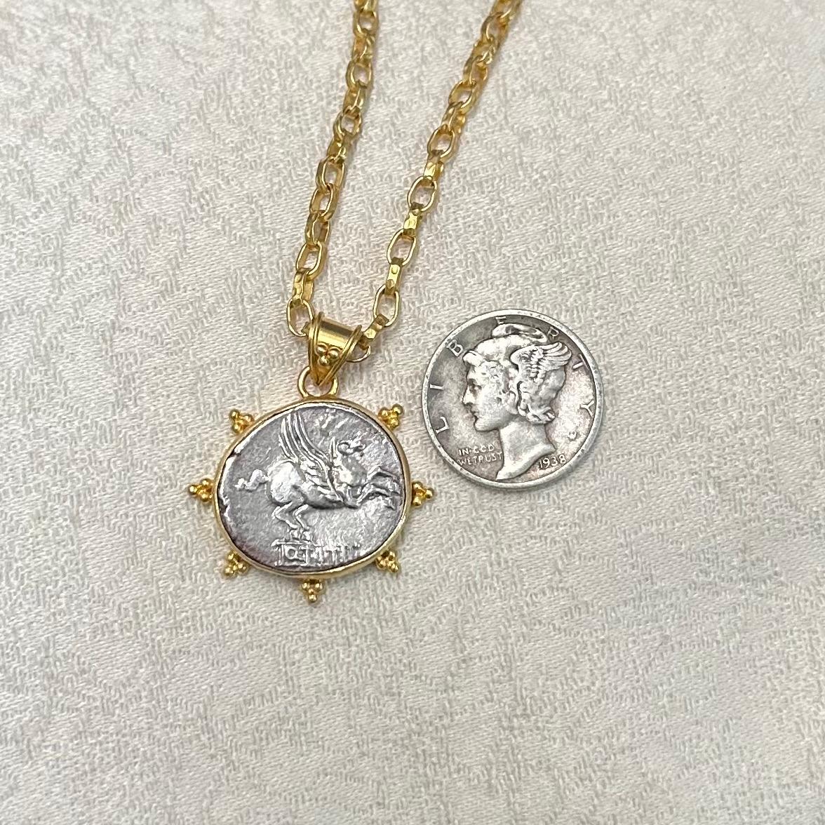 Ancient Roman 1st Century BC Pegasus Denarius Coin 18K Gold Pendant For Sale 3