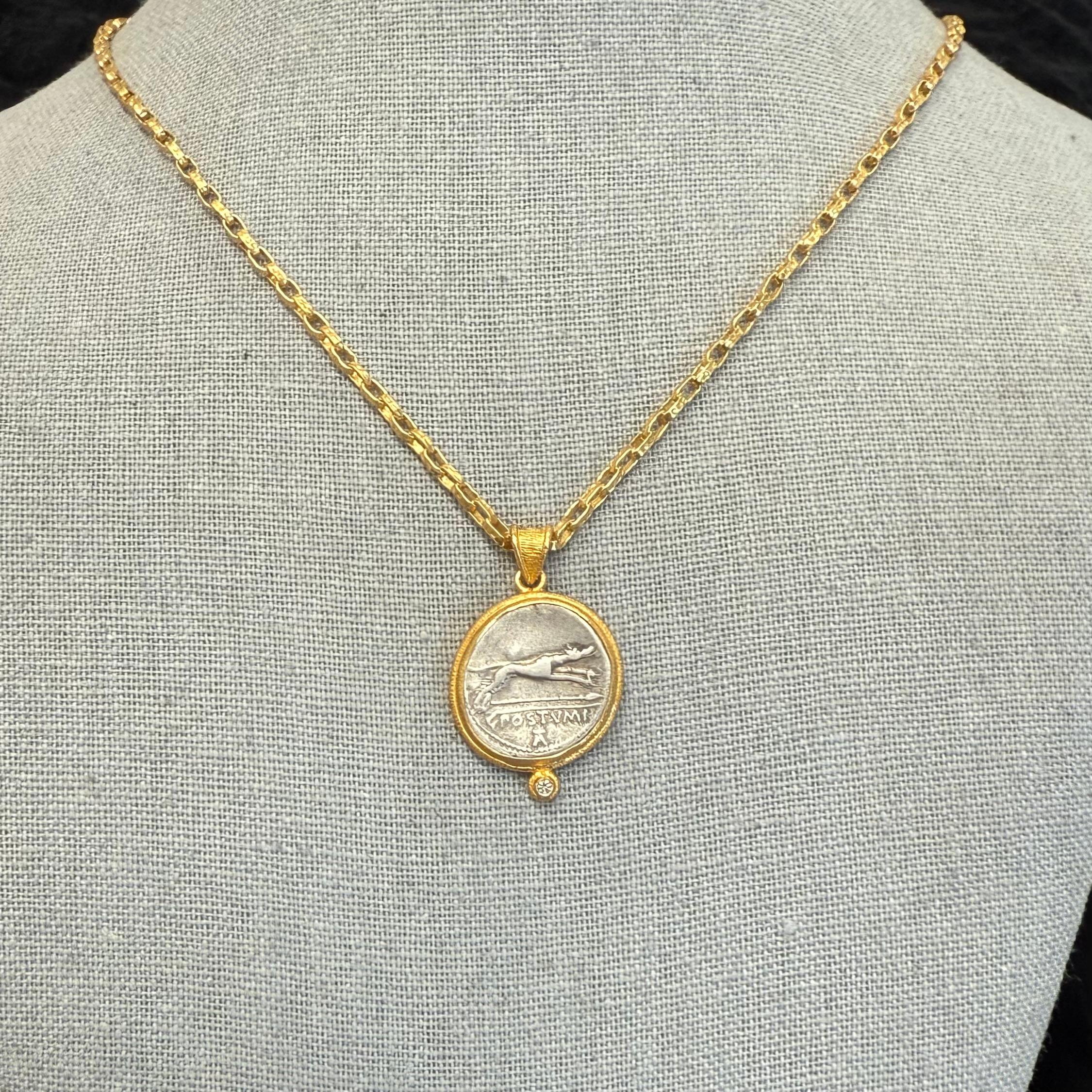 Pendentif en or 18 carats, pièce de monnaie en forme de chien courant de l'Antiquité romaine du 1er siècle avant J.-C., avec diamants en vente 8