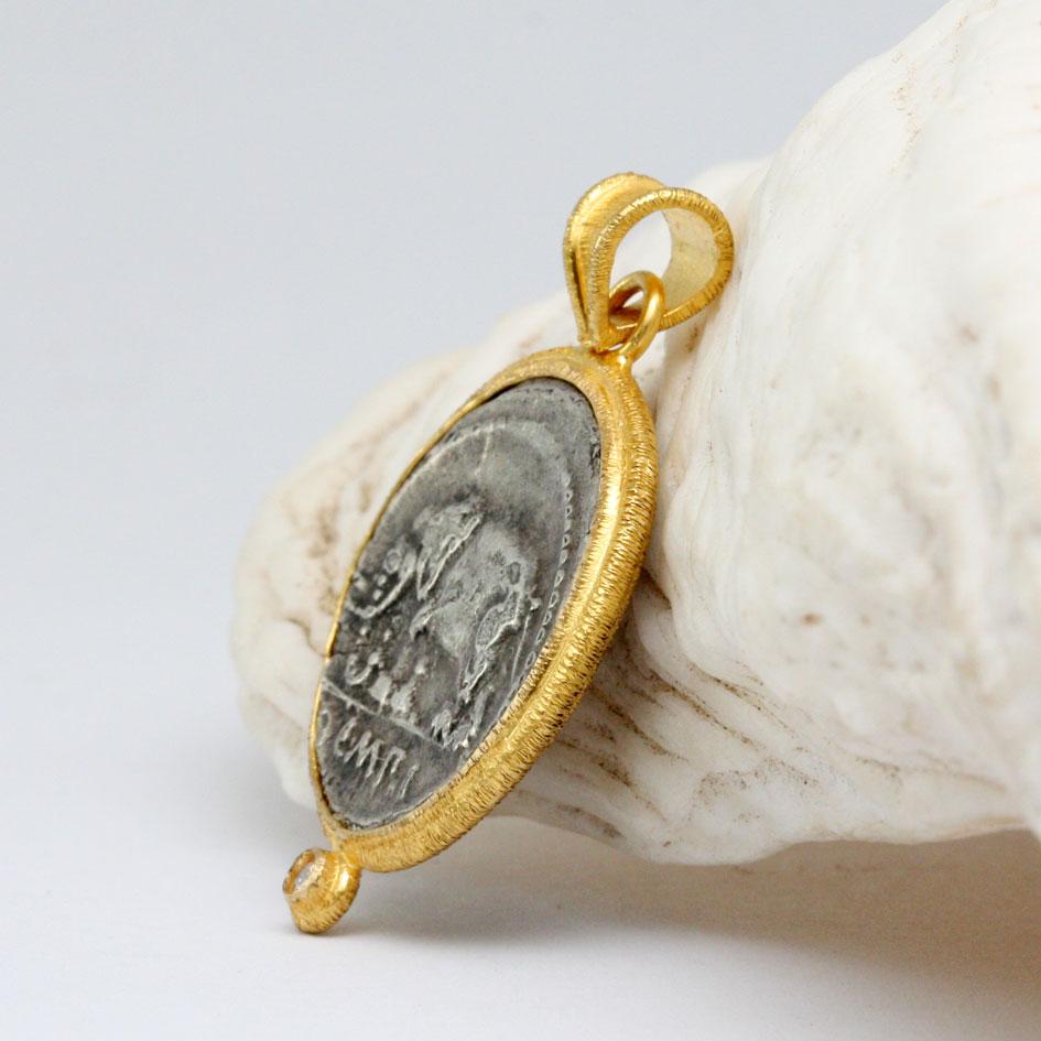 Ancien pendentif romain du 1er siècle avant J.-C. en argent avec pièce d'éléphant et diamant en or 18K Neuf à Soquel, CA