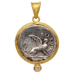 Pendentif en or 18 carats avec pièce de monnaie de sphinx romain antique du 1er siècle avant J.-C. et diamant