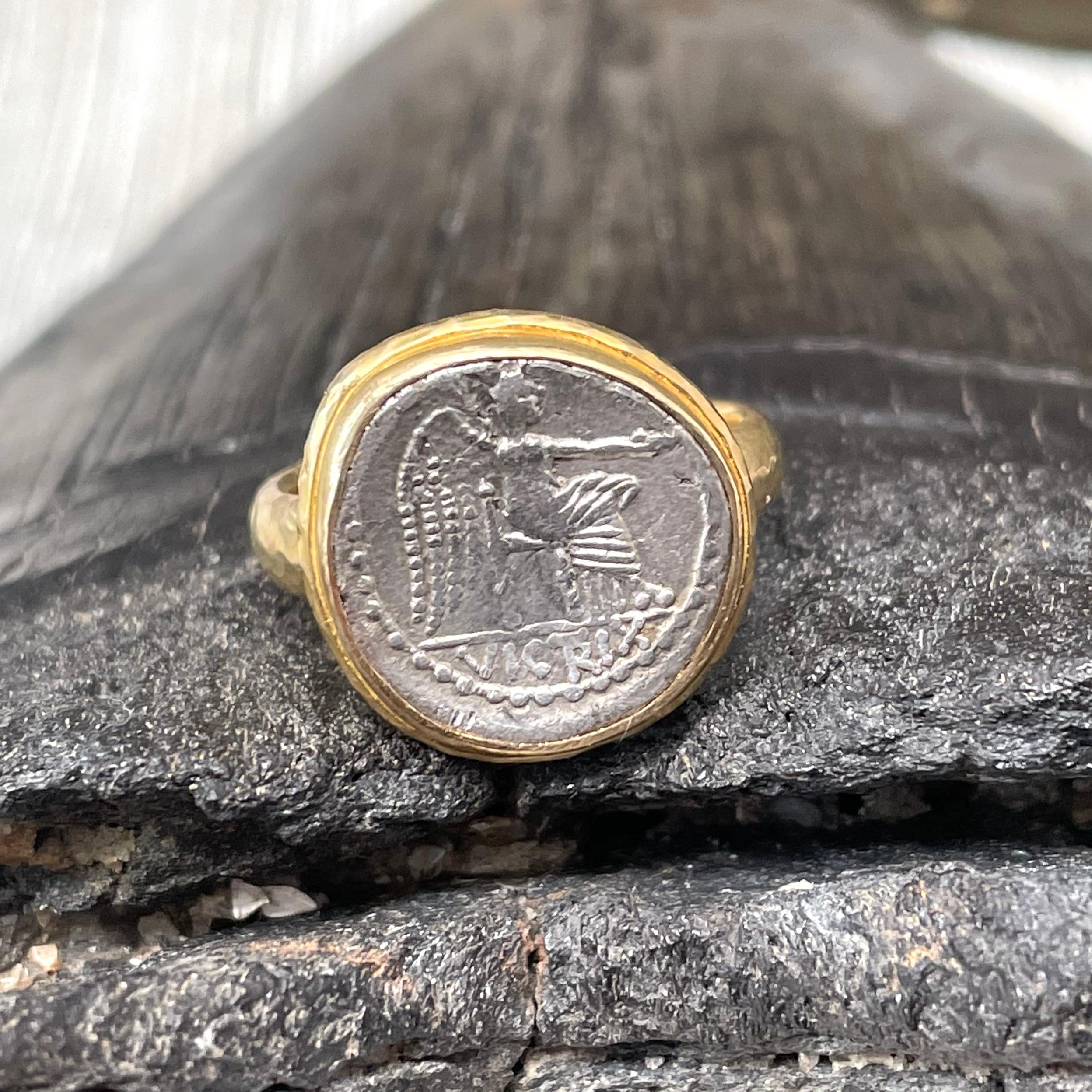 Women's or Men's Ancient Roman 1st Century BC Victoria Coin 18K Gold Ring For Sale