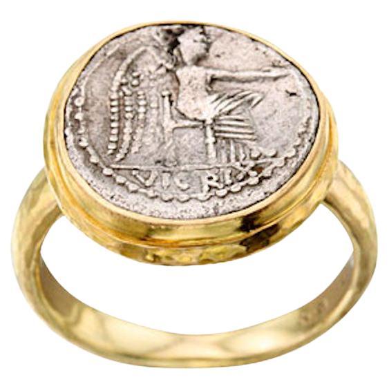 Ancient Roman 1st Century BC Victoria Coin 18K Gold Ring For Sale