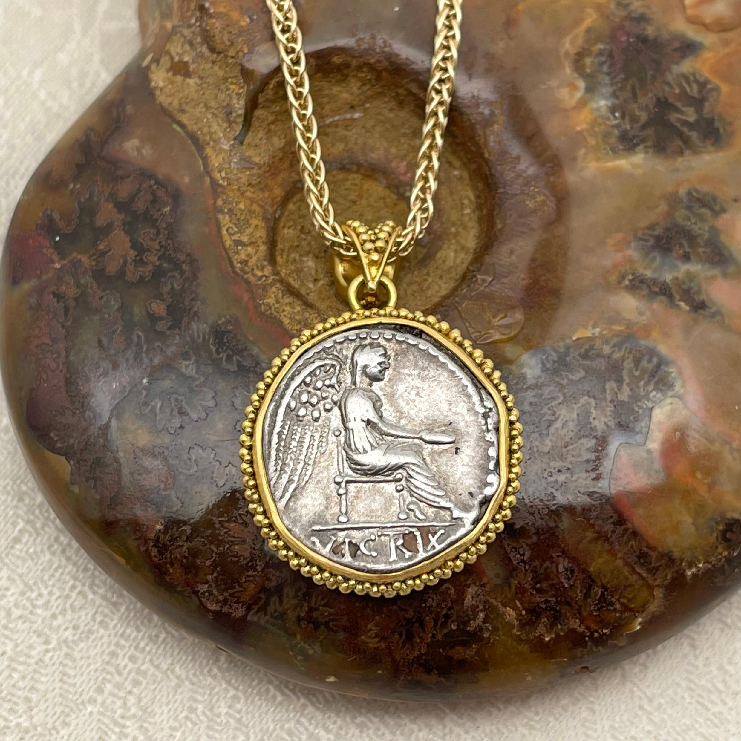 Pendentif en or 22 carats avec pièce de monnaie victorienne romaine antique du 1e siècle avant J.-C. en vente 2